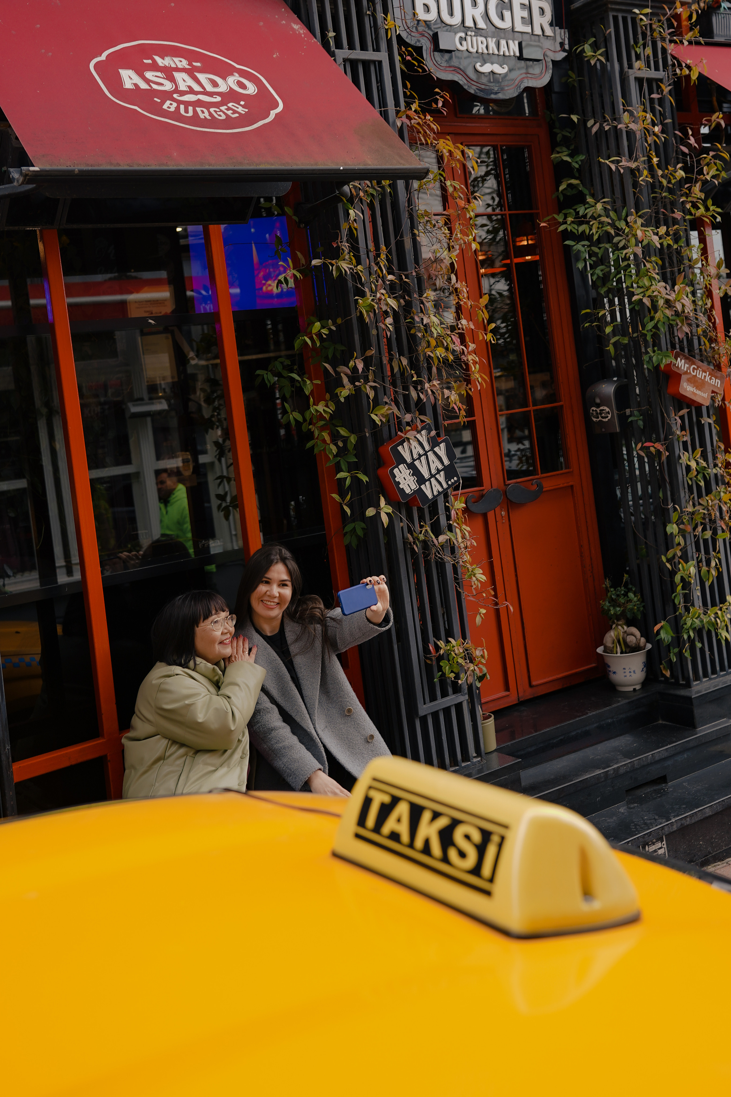 Мама с дочкой, прогулка в Арнавуткой. Фотограф Москва Ларина Юлия