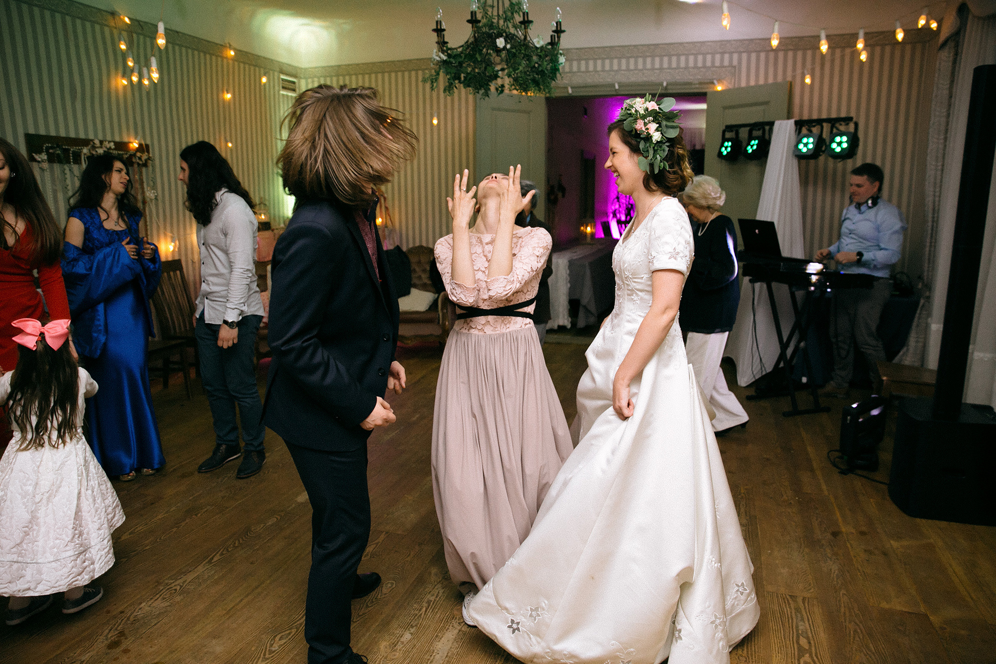 Soulful wedding in an old Ramava manor K + D. Wedding, portrait & event photographer in Riga, Latvia