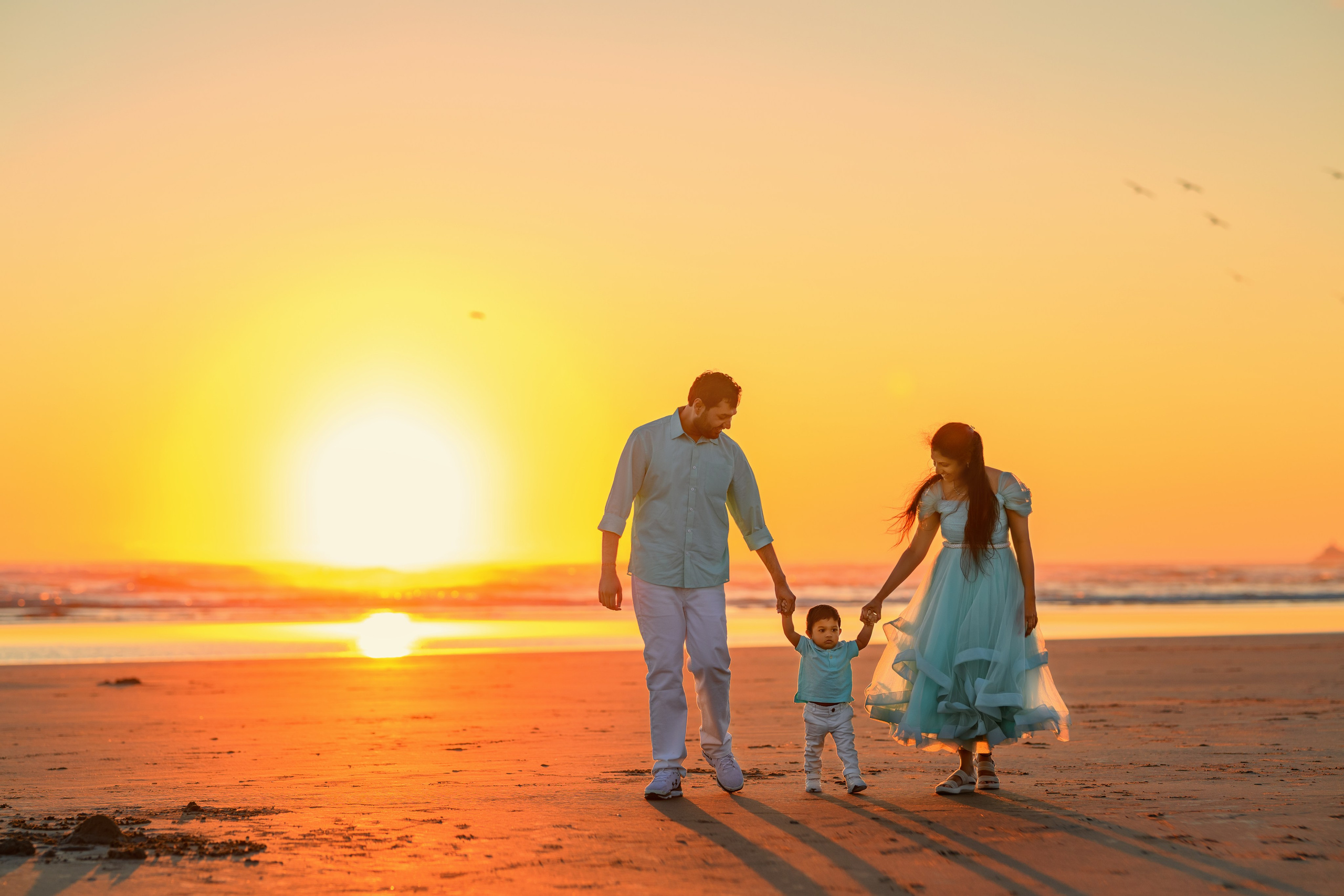 Jigeesha’s family. Wedding & family photography in Seattle area. Helen Michelle photographer