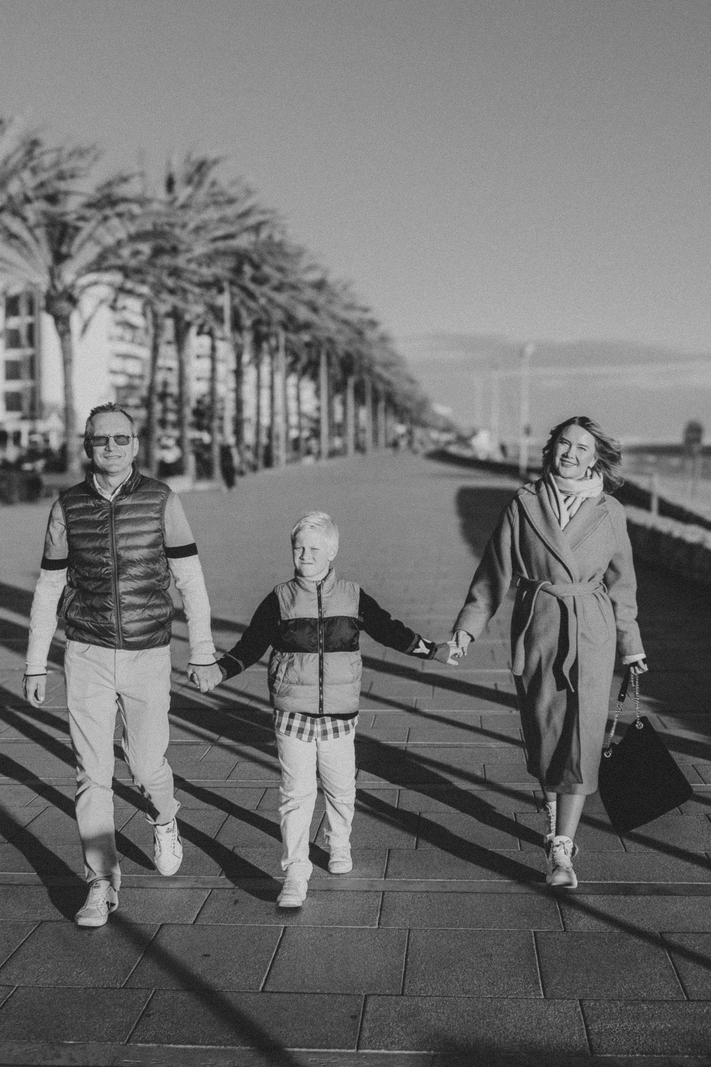 Sesión familiar en Navidad. Fotografía profesional en Calafell - Elena Medvedeva