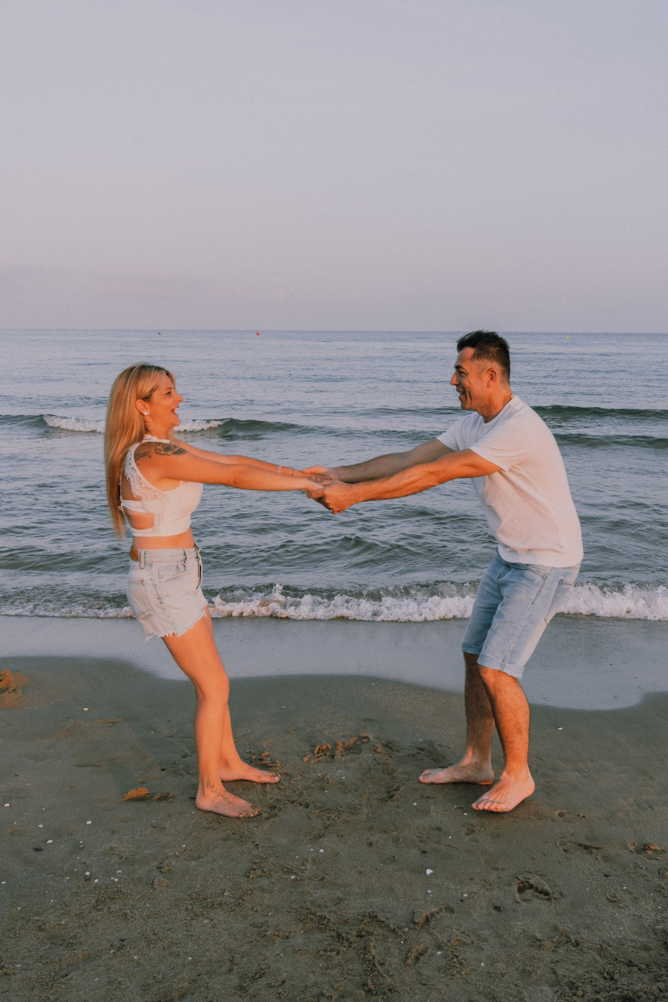 Sesión familiar en la playa. Fotografía profesional en Calafell - Elena Medvedeva