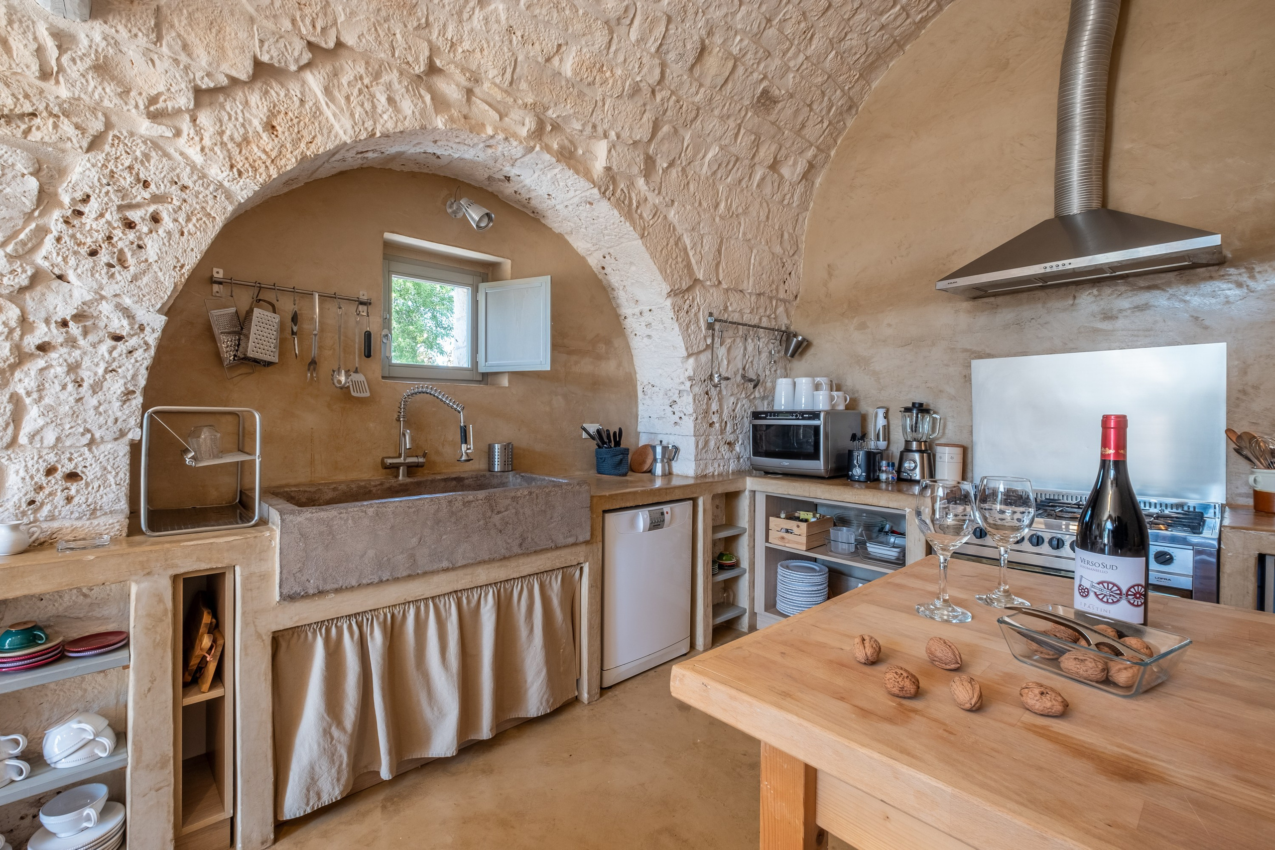 Amazing view of a B&B in the Cisternino countryside (Valle D'Itria, Martina Franca, Apulia, Alberobello, Cisternino, Ostuni, Apulia)