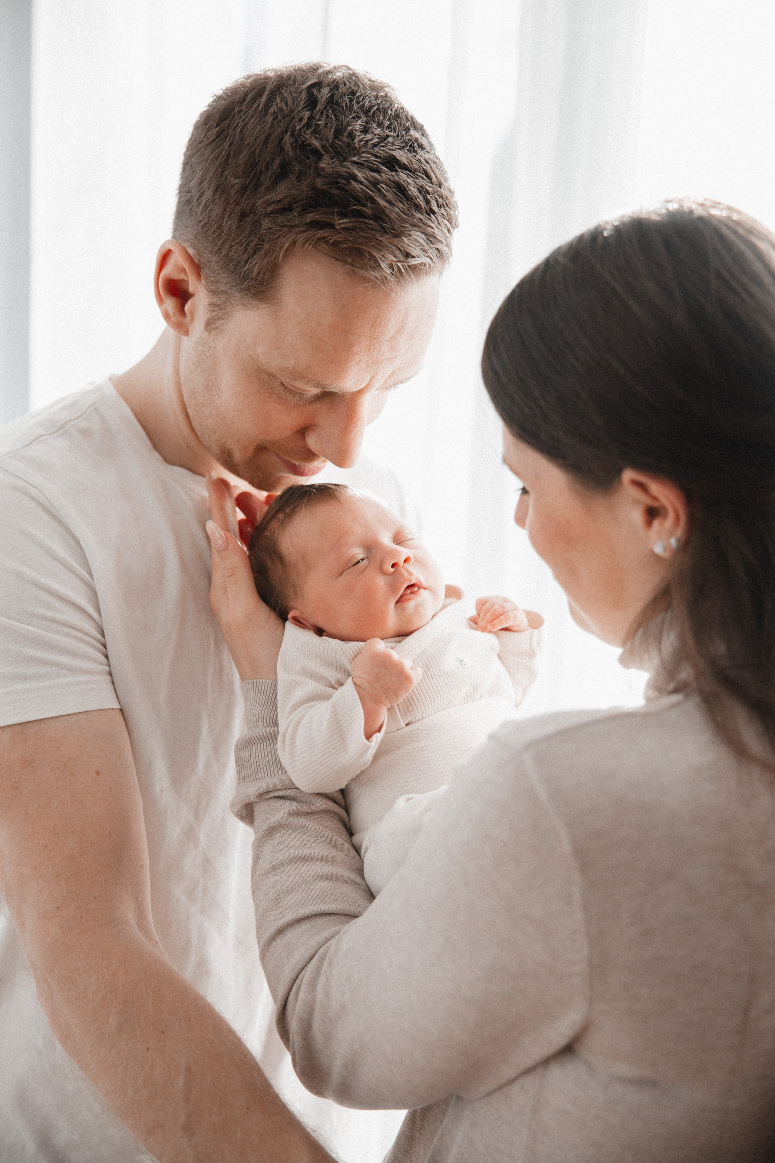 Neugeborenenfotos Zuhause. Hochzeitsfotografie |Hochzeitsfotograf Bochum | Hochzeitsfotograf Dortmund | Hochzeitsfotograf Essen | Hochzeitsfotograf Ruhrgebiet