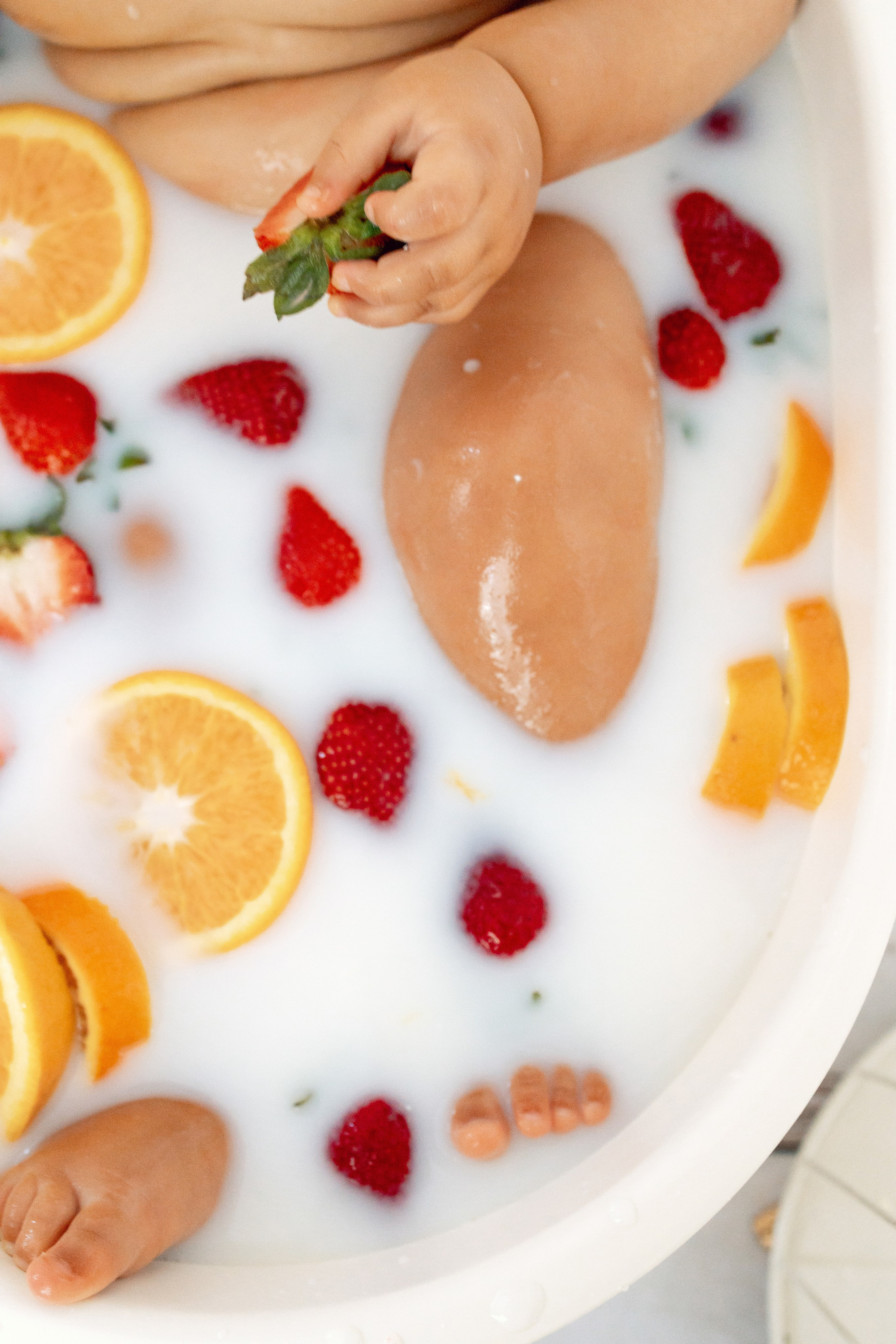 Milk bath. Anaeliseevaphoto.com