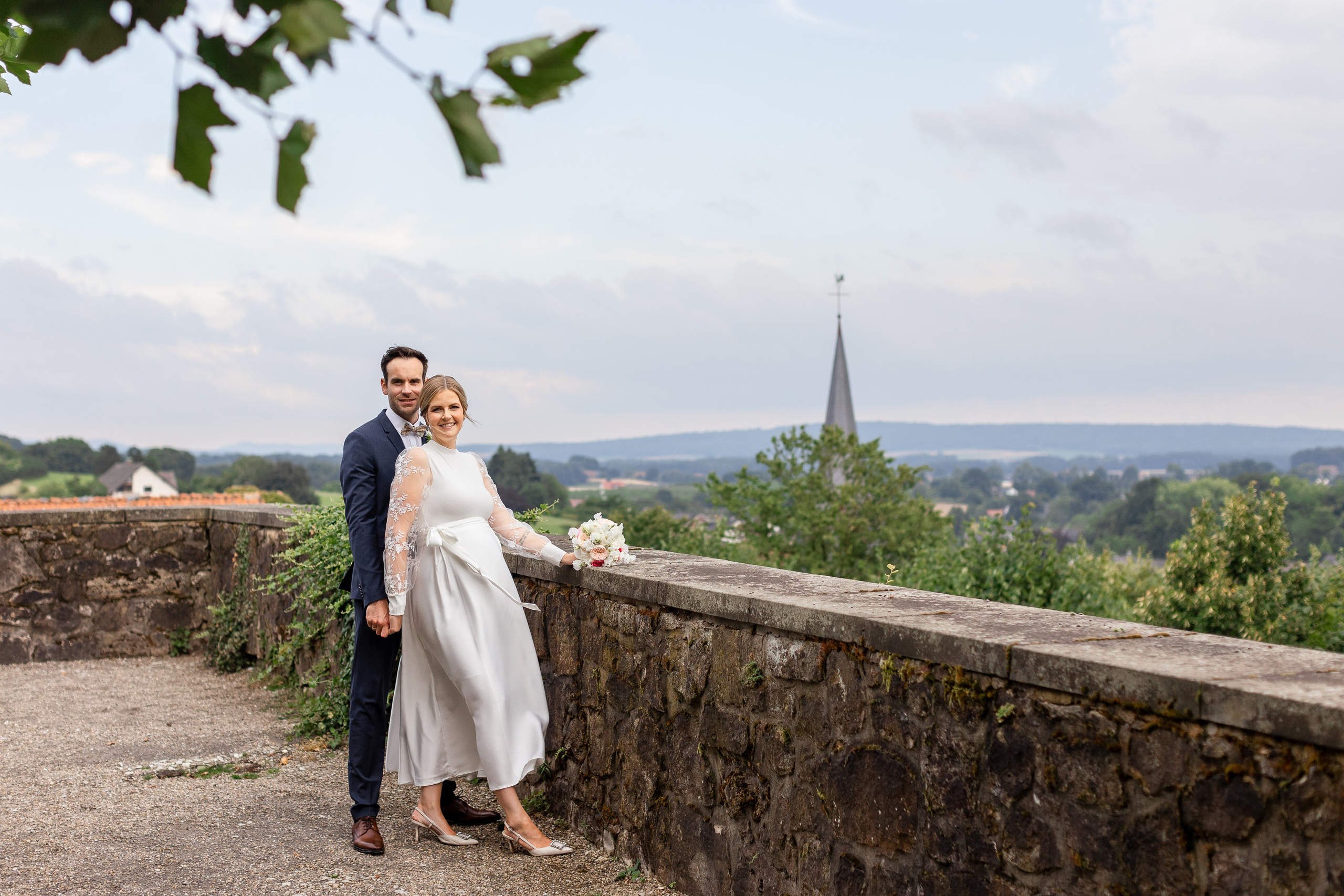 Hochzeit Bad Iburg, Brautpaar, Osnabrück, Hochzeit, standesamtliche Trauung Bad Iburg, Standesamt Bad Iburg, Sommerhochzeit, Hochzeitsfotograf Niedersachsen, Münster, Rheine, Hannover, Heiraten in Bad Iburg, Brautkleid, Hochzeitstrends, Braut, Brautpaarshooting