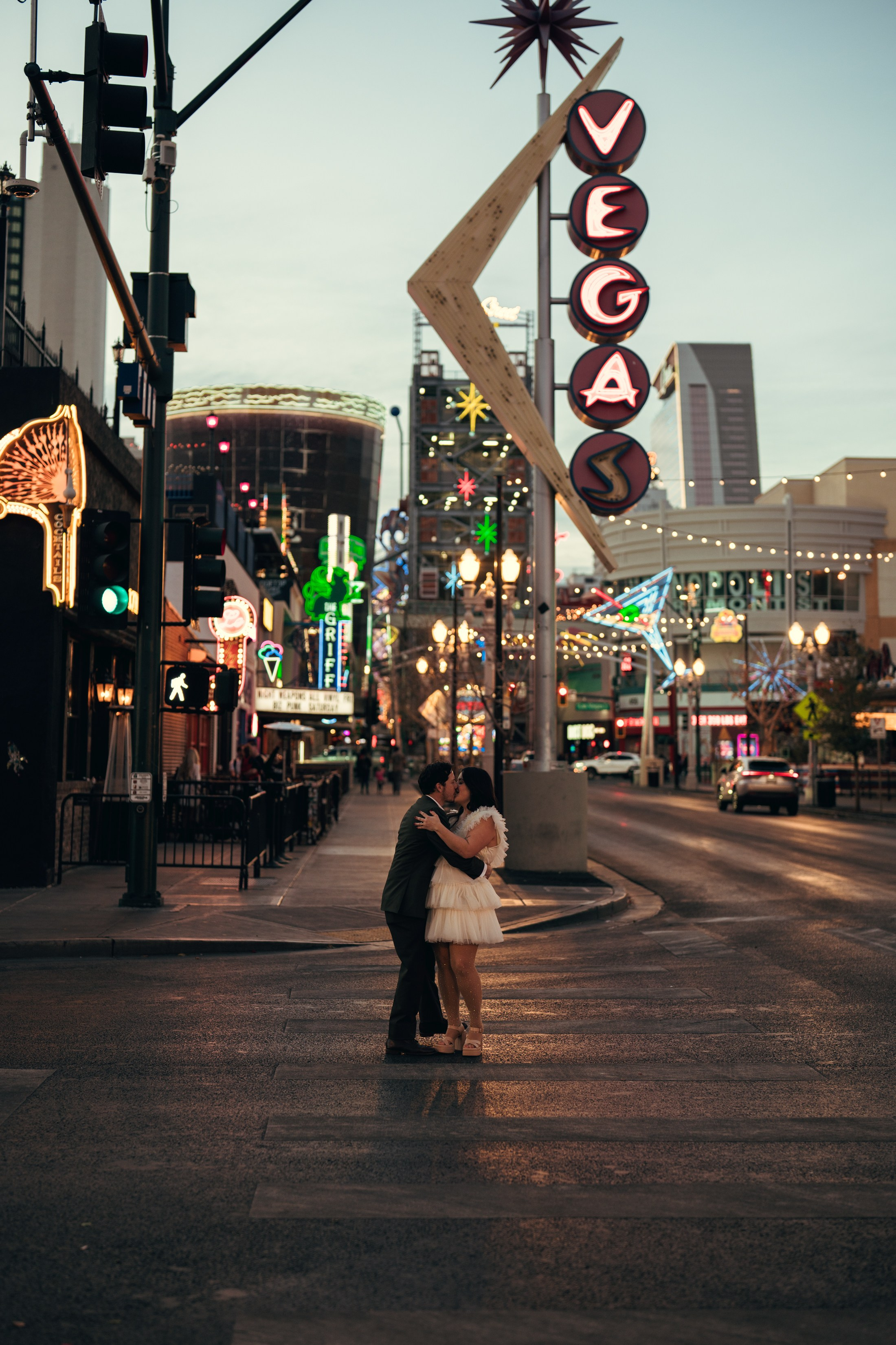 Grace&Jesse. Wedding & elopement photographer Viktoriya Kravtsov. Las Vegas