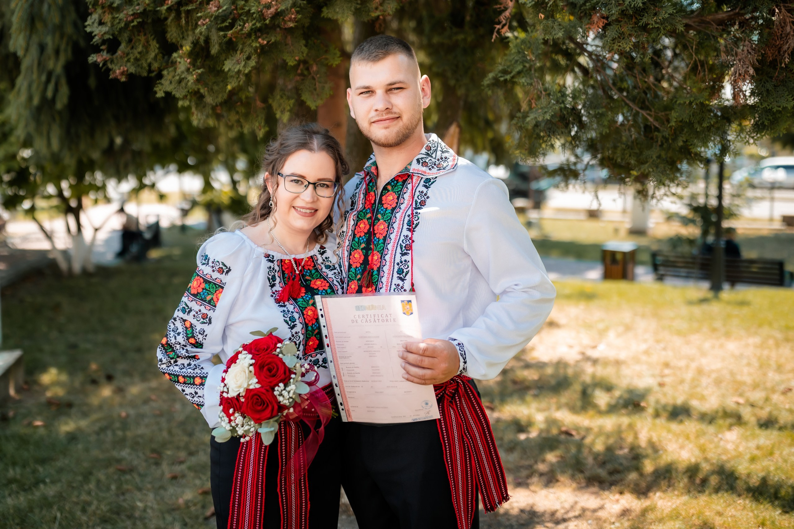 Fotograf stare civilă Siret – Andrei & Andreea în ie tradițională din Bucovina | AlinoFotoStudio