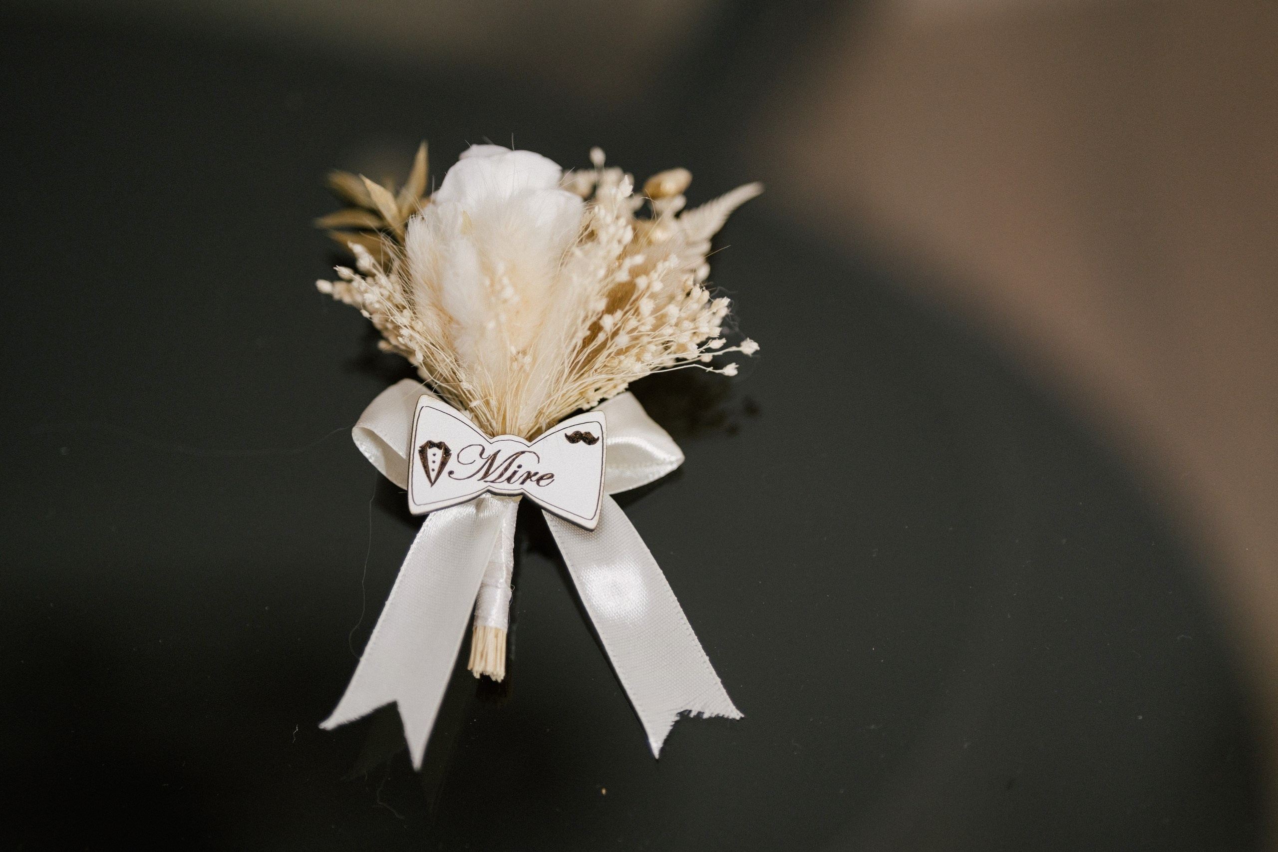 1. Mireasa Adriana în timpul pregătirilor de nuntă în Tudora Botoșani2. Costumul mirelui Ionuț fotografiat artistic în ziua nunții3. Prietenii mirelui la tradițiile de nuntă în Tudora4. Bărbieritul mirelui în cadrul obiceiurilor tradiționale de nuntă5. Fotografii de familie la biserică în ziua nunții6. Portret de familie cu mirii și copilul lor la nunta din Botoșani7. Primul dans al mirilor la Mariage Dor Baisa Botoșani8. Decor elegant de nuntă la Mariage Dor Baisa9. Emoții și tradiții la nunta din Tudora județul Botoșani10. Fotograf profesionist de nuntă în Botoșani surprinzând momente autentice - otograf-nunta-botosanifotograf-evenimente-botosanifotograf-profesionist-botosanifotograf-nunta-tudoranunta-tudora-botosanisedinta-foto-nunta-botosanipoze-nunta-botosanifotografii-nunta-tudorafotograf-cununie-religioasa-botosanibiserica-sfintii-imparati-constantin-si-elena-tudoramariage-dor-baisa-botosanirestaurant-nunta-botosanidansul-mirilor-mariage-dorpregatiri-mire-botosanipregatiri-mireasa-botosanitraditii-nunta-moldovaobiceiuri-nunta-tudorafotograf-familie-nunta-botosaniportret-miri-botosanigalerie-foto-nunta-botosanialbum-foto-nunta-botosaninunta-eleganta-botosaninunta-cu-traditii-botosanifotograf-premium-nunta-botosaniservicii-foto-video-botosanipoveste-de-nunta-botosanifotograf-documentar-nuntafotograf-natural-emotionalmiri-ionut-si-adriananunta-autentica-tudora -otograf-nunta-botosanifotograf-nunta-tudoranunta-tudora-botosanifotograf-evenimente-botosanifotograf-profesionist-botosaniservicii-foto-video-botosanigalerie-foto-nunta-botosanialbum-foto-nunta-botosani - nunta-autentica-botosaninunta-cu-traditii-botosanipoveste-de-nunta-botosanifotografii-emotionante-nuntamomente-autentice-nuntafotografie-documentara-nuntafotograf-natural-nunta- pregatiri-miri-tudorabiserica-tudora-botosanicununie-religioasa-tudoramariage-dor-baisa-botosanipetrecere-nunta-botosanivalsul-mirilor-botosani - alino-foto-studio-botosaniionut-si-adriana-nunta-tudorafotograf-alin-chirila-botosani