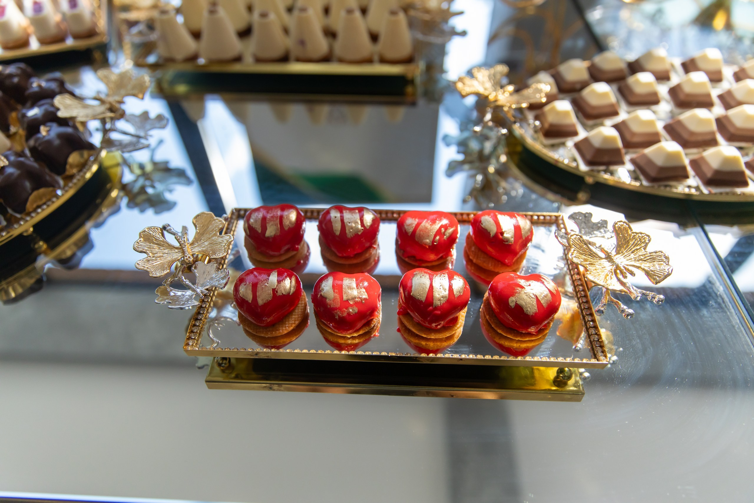 fotograf botez , fotografie botez Botoșani, fotograf Alin Chirilă, amintiri botez, fotografii botez, botez Miruna Parascheva, fotograf copii, fotografie botez în Botoșani-alt="botez , fotografie botez Alin Chirilă, amintiri botez, fotografii emoționante botez Botoșani"-- fotografii-botez-bebelus- amintiri-botez-micuț- moment-sfânt-crestinare- fotografie-emotionanta-botez- detalii-botez-bebelusi- parinti-fericiti-la-botez- fotograf-botez-profesionist- botez-in-biserica-ortodoxa- micuț-botezat-cu-emoție- zâmbete-și-lacrimi-la-botez- bebeluș-la-cristelniță- decor-botez-colorat- botez-cu-dragoste-și-credință- emotie-pura-la-botez- fotograf-botez-botosani- botez-iasi-suceava-fotograf- amintiri-nepretuite-botez-- Preotul ținându-l pe micuțul Mathias Gabriel la botez, în biserica Înălțarea Domnului, Copălău  - Detalii de la botezul lui Mathias – lumânare, trusou și icoană  - Familia lui Mathias Gabriel alături de micuț, în ziua botezului  - Portret emoționant cu mama și bebelușul în brațe, în biserică,fotograf profesionist evenimente Botoșani, Iași, Suceava, Fălticeni, Bacău, Pașcani, Roman - AlinoFotoStudio by Alin Chirilă - servicii foto nuntă, botez, cununie, ședințe foto creative, albume personalizate, fotografii emoționante și calitative pentru cele mai importante momente din viață,fotograf nuntă Botoșani Alin Chirilă,  ședință foto botez Iași - AlinoFotoStudio,  servicii fotograf profesionist evenimente Suceava,  fotograf cununie civilă Fălticeni - Alin Chirilă,  album foto nuntă personalizat Bacău.“Bebeluș botezat în biserică, ținut în brațe de nași”	•	“Detaliu cu lumânarea de botez decorată cu flori albe”	•	“Părinți emoționați alături de copilul lor la ceremonia de botez”	•	“Masa festivă de botez cu decor tematic și tort personalizat”	•	“Momentul în care preotul toarnă apă sfințită pe fruntea bebelușului”	“Bebeluș în rochie albă de botez, zâmbind în brațele mamei”	•	“Detaliu cu cruciulița de botez așezată pe o pernă de satin”	•	“Părinți și nași aprinzând lumânările în timpul ceremoniei de botez”	•	“Tort de botez decorat cu figurine tematice și numele copilului”	•	“Copil botezat dormind liniștit în pătuțul decorat festiv”	•	“Momentul în care preotul binecuvântează copilul în fața altarului”	•	“Invitați adunându-se în jurul mesei festive la petrecerea de botez”	•	“Bebeluș ținând în mână o jucărie personalizată primită la botez”	•	“Familie fericită pozând împreună după ceremonia de botez”	•	“Decor tematic cu baloane și flori la locația petrecerii de botez” fotograf Botoșani fotograf evenimente fotograf botez Alin Chirila fotograf alinofotostudio.fotograf botez Amelis Maria, fotografie botez Botoșani, fotograf Alin Chirilă, amintiri botez, fotografii botez, botez Amelis Maria, fotograf copii, fotografie botez în Botoșani,