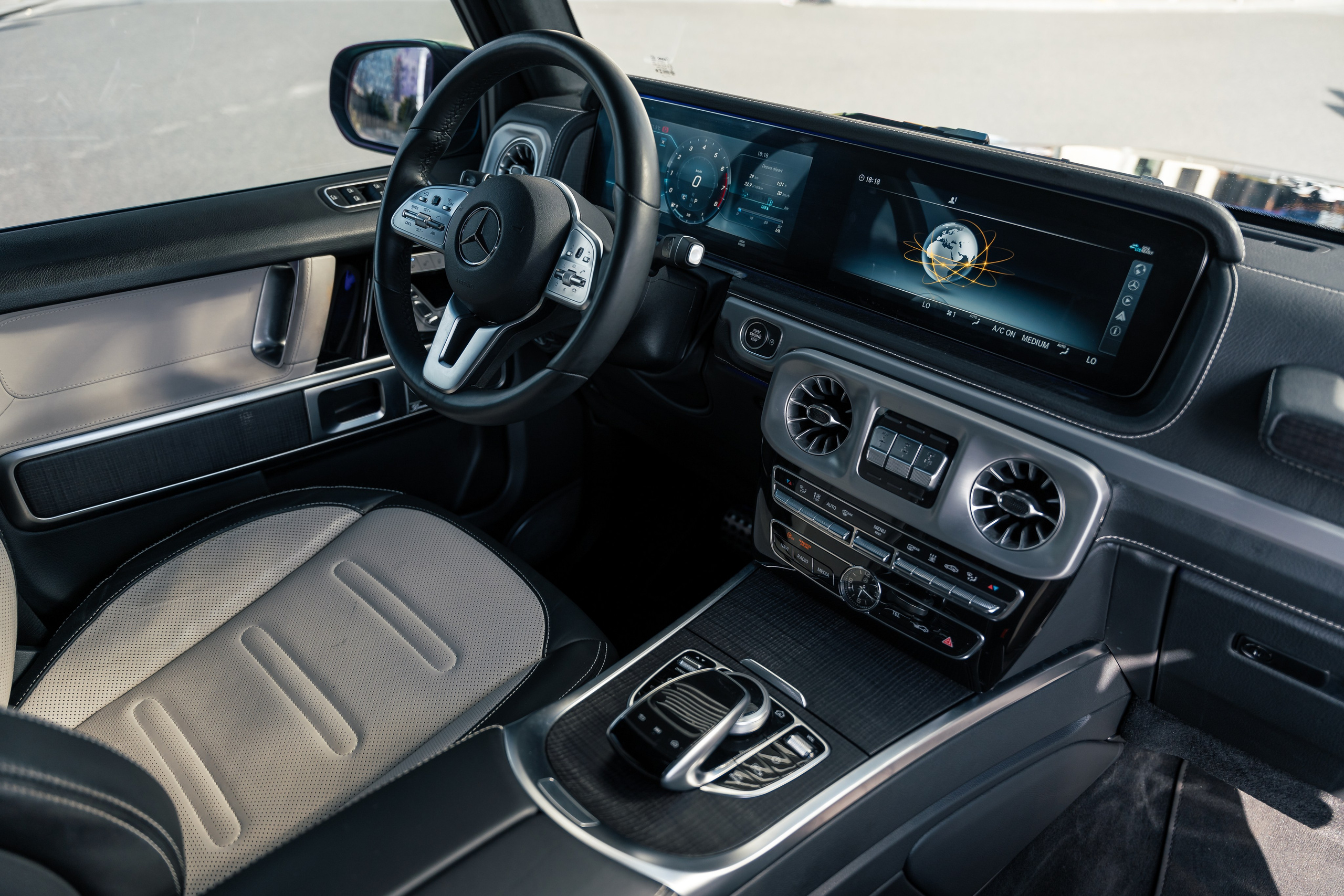 Mercedes-Benz G500. Photographer in Paris — Vitalii Motruk