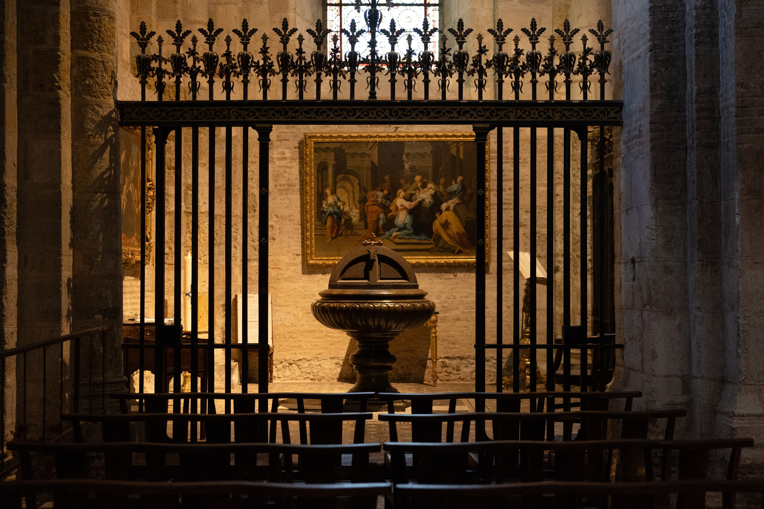 The Baptism of Diana in the Church of Saint-Sernin in Toulouse. Eugénie Smirnova — Photographe à Toulouse et dans le Sud-Ouest