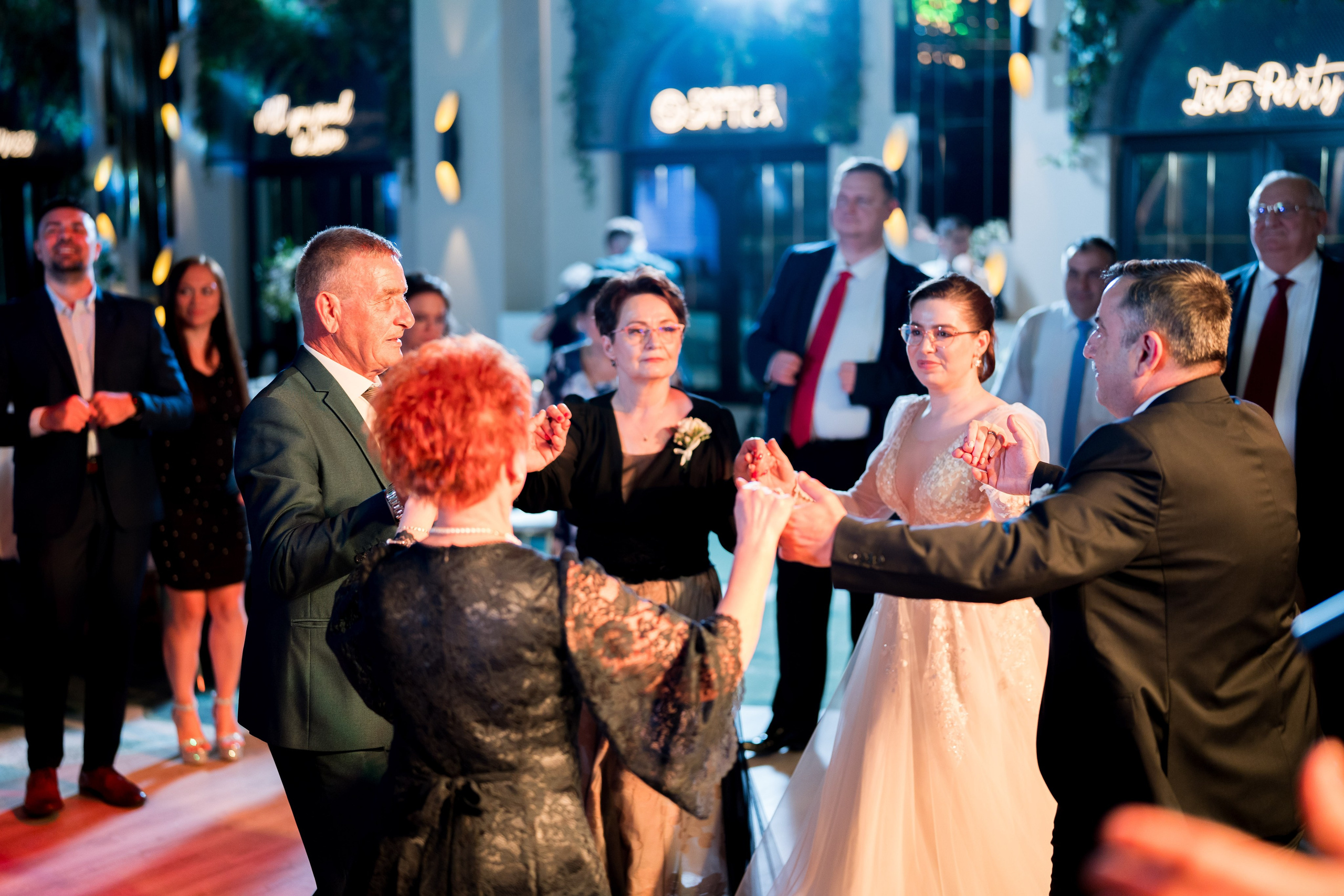 PARTY. Gabriel Florea — Fotograf nuntă București