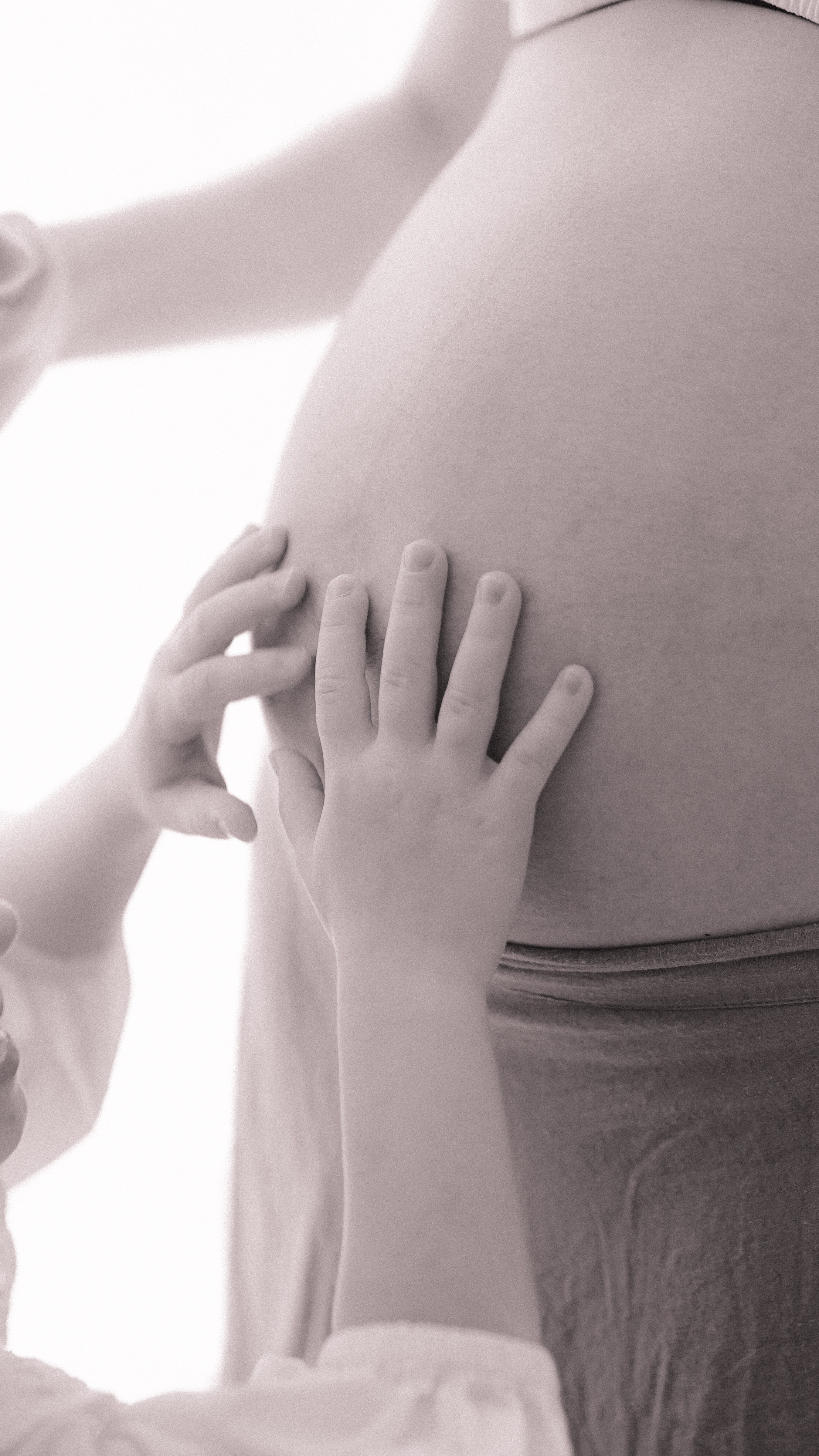 Mother Earth: Proiect de Fotografie Maternitate | Mădălina Beda. Madalina Beda- Artist vizual, fotograf, doula la nastere, consultant babywearing Brasov si in toata tara