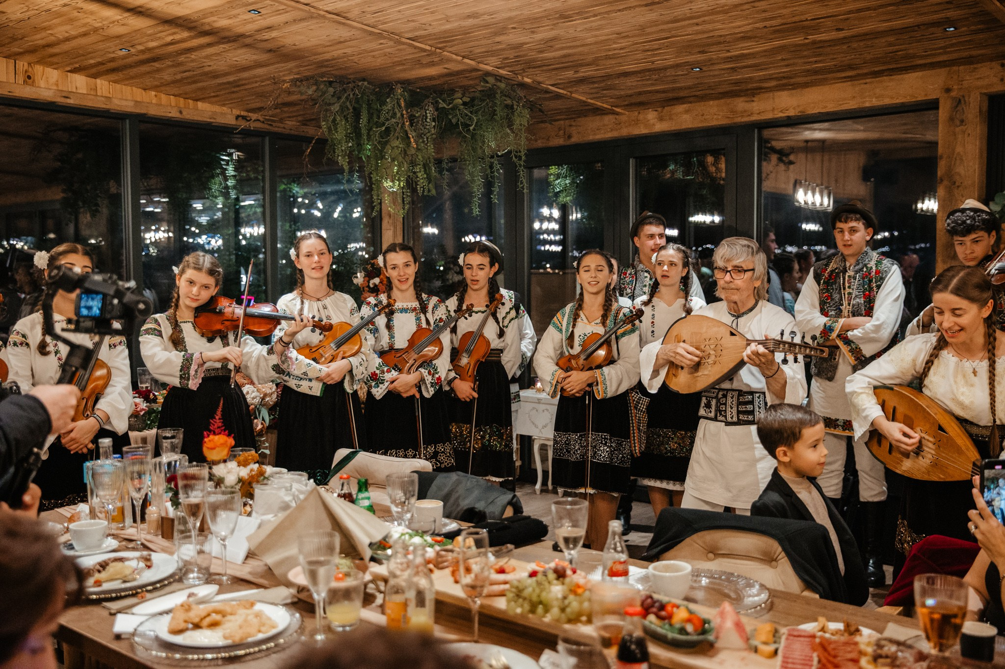 Nunta de Poveste la Sucevița: Cristi și Andreea. Servicii foto-video profesionale, pentru momente de neuitat