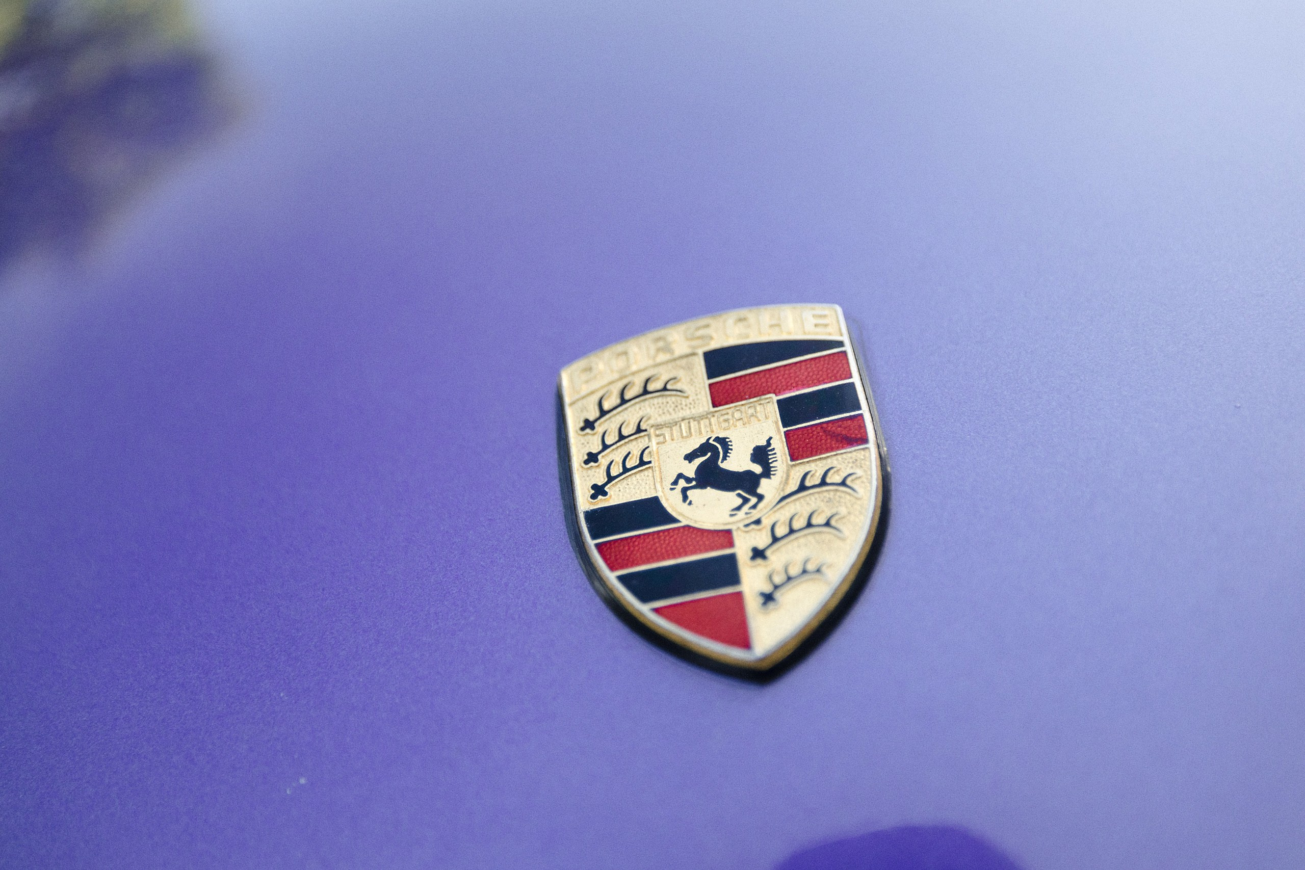 Юбилей свадьбы — 10 лет вместе, Porsche, страсть и стильная фотосессия в Риге. Евгений Тимофеев | Свадебный и контент-фотограф и видеограф в Риге