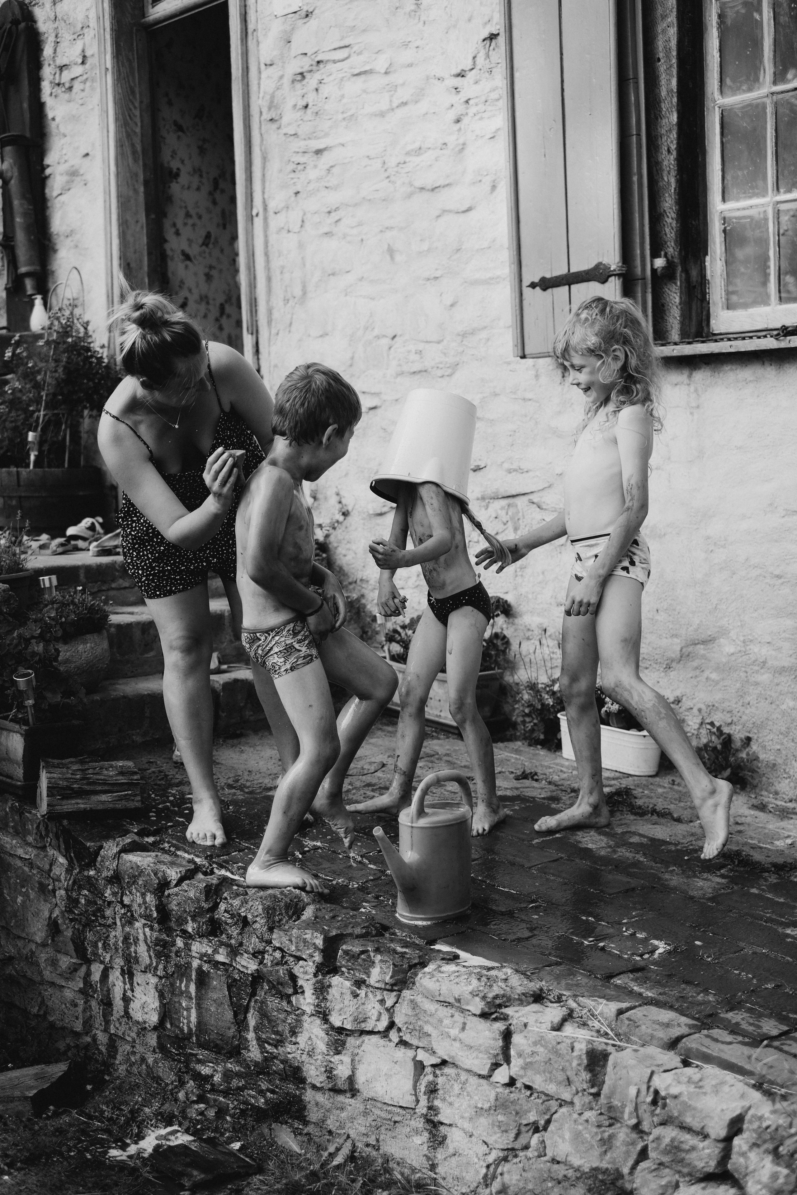 One year in a 500 years old house. Authentische Familienfotografie in Köln