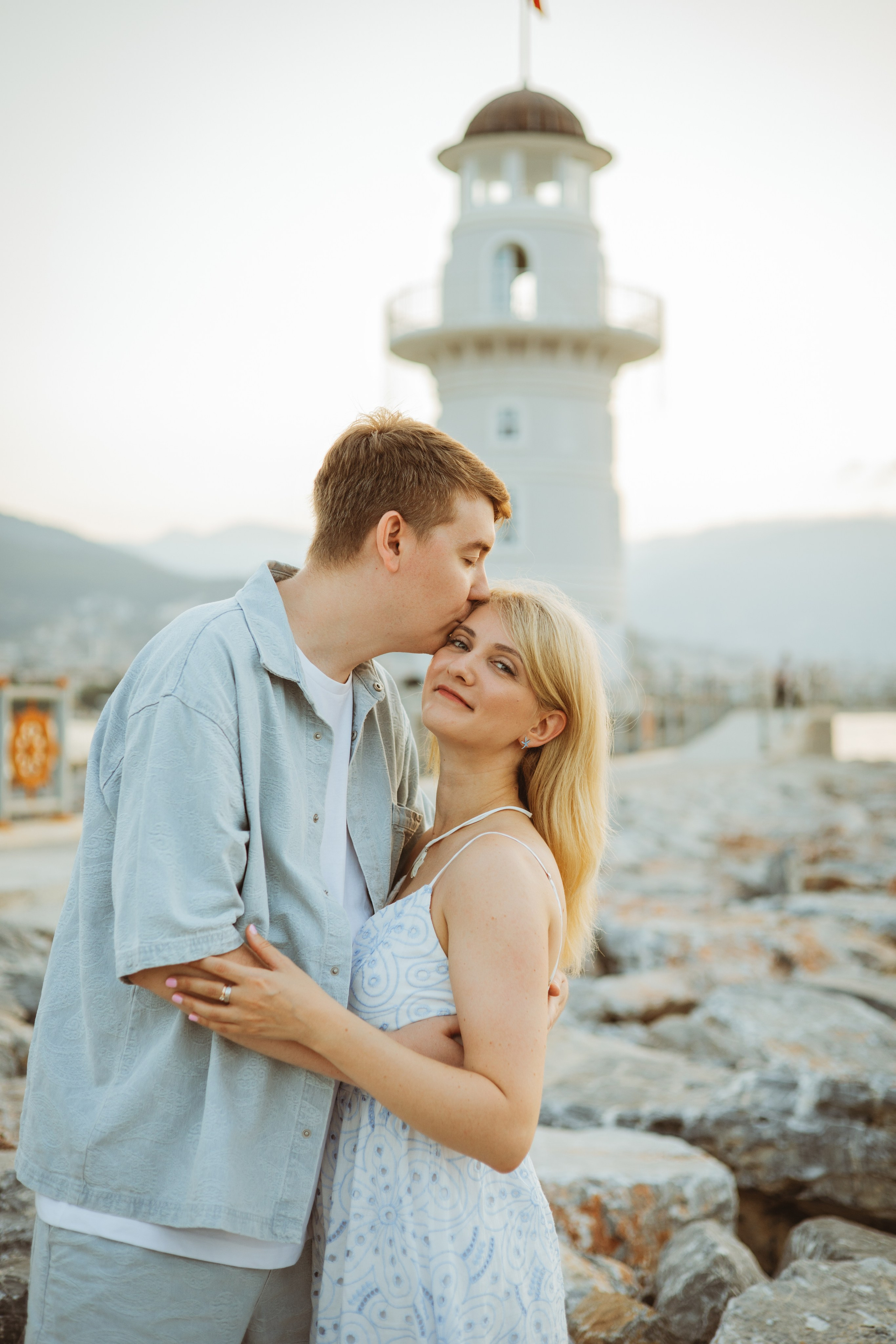 Фотосессия love story у маяка в Алании