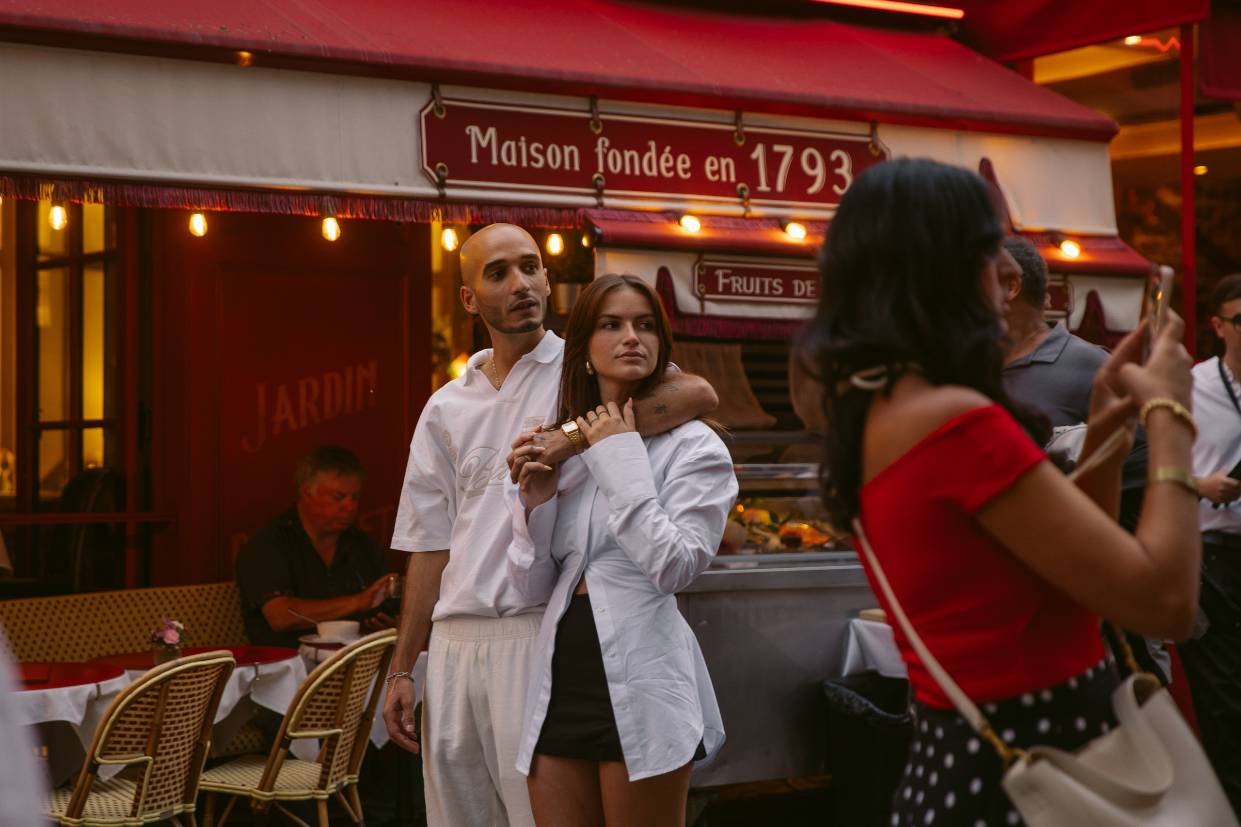 Tim & Pauline — A Parisian Stroll Photoshoot. Свадебный фотограф в Париже