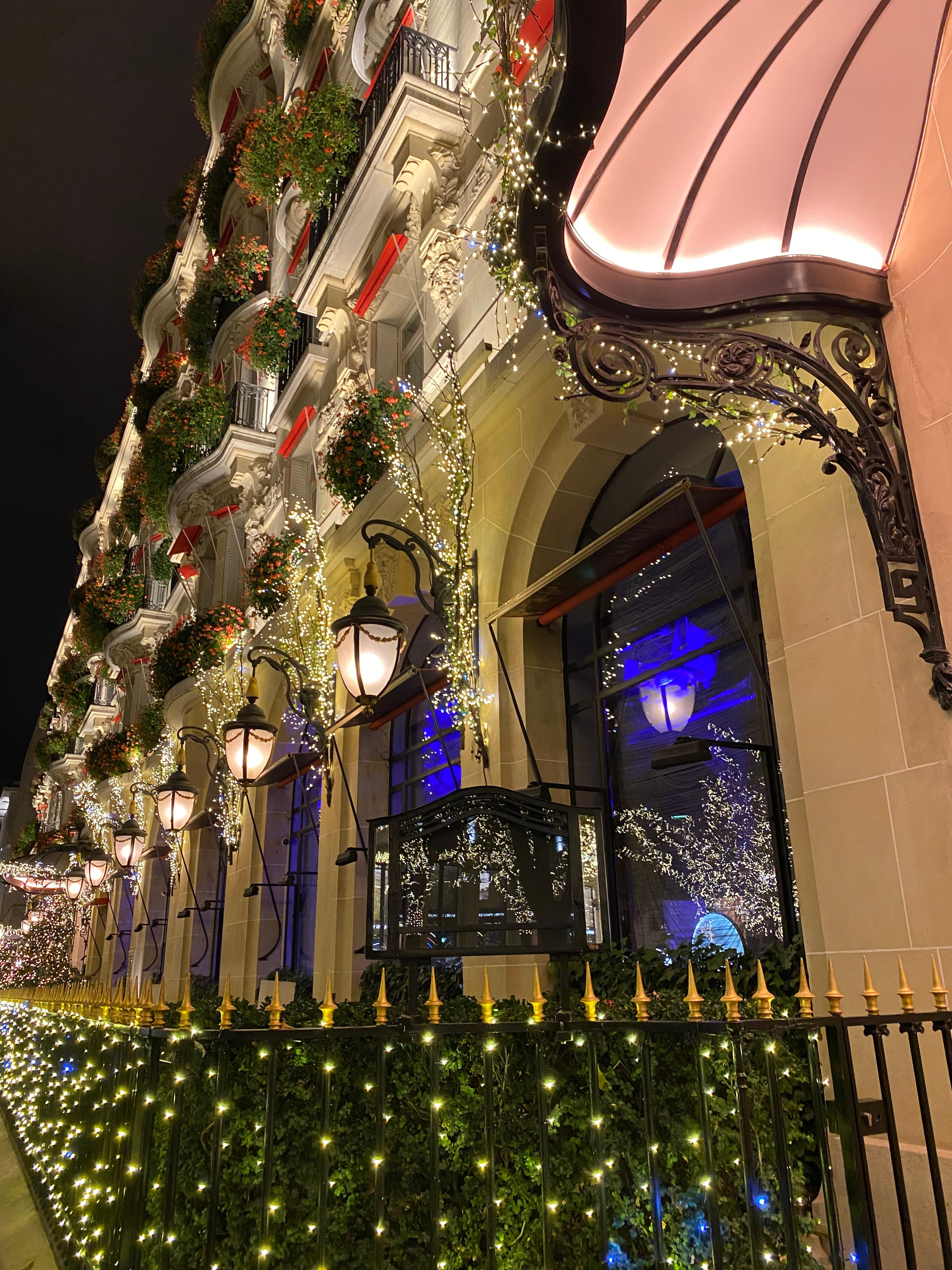 Plaza Athénée Wedding in Paris | Luxury Paris Wedding Photographer. Paris Wedding Photographer
