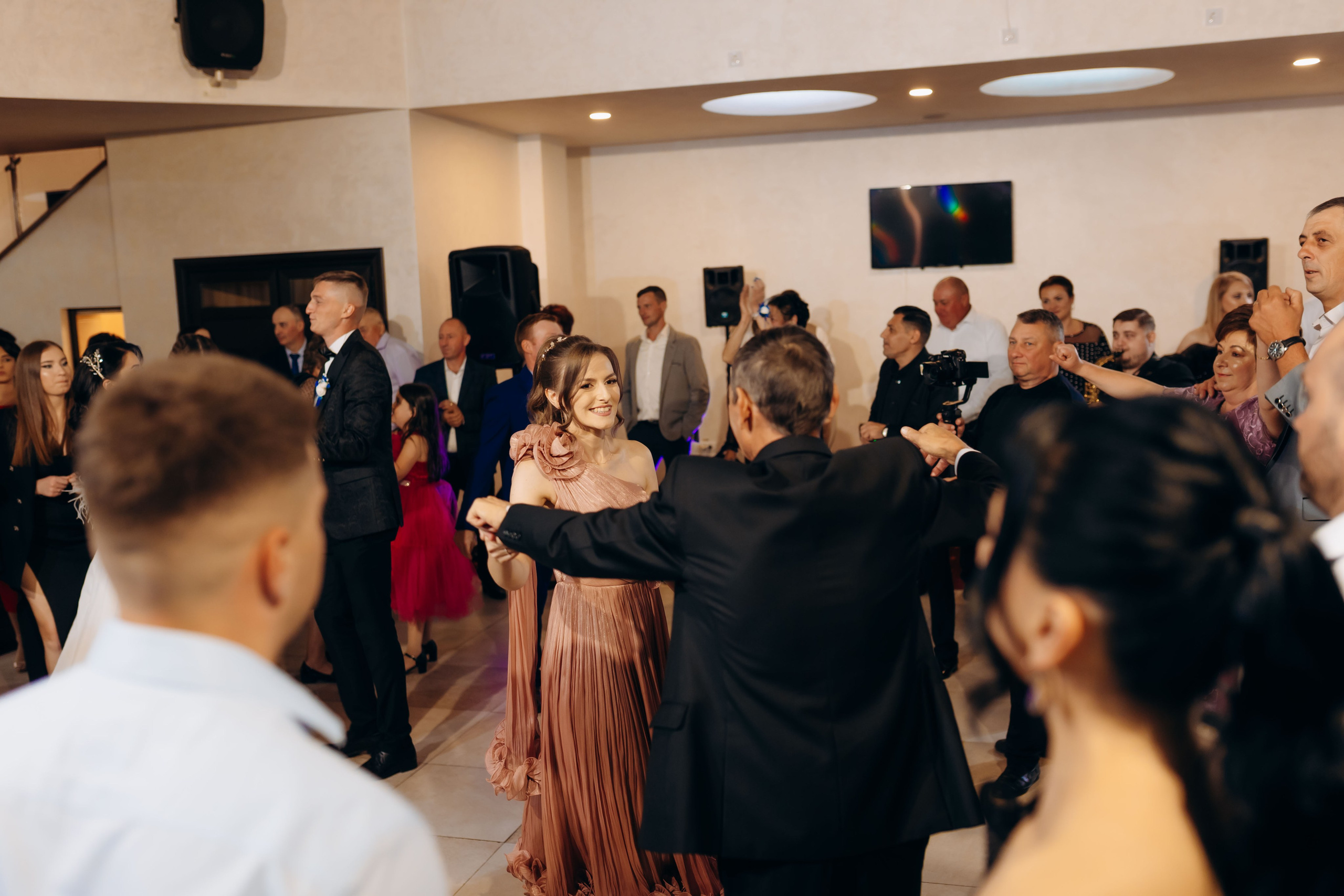 Loredana & Emilian – Ziua Nunții | Videografie - fotografie Botez Suceava, Iași, Botoșani. Servicii foto-video profesionale, pentru momente de neuitat