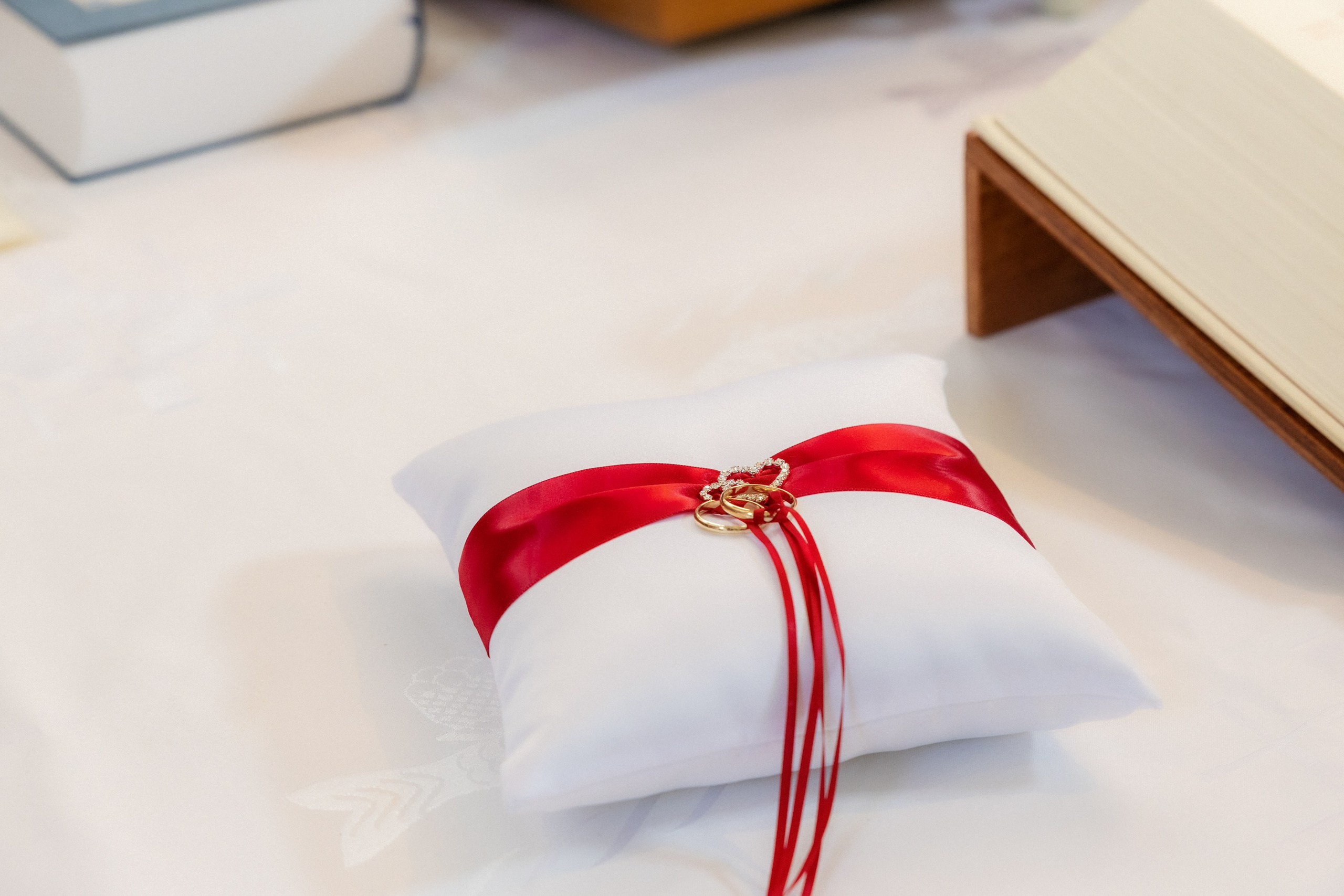 Kirchliche Trauung in Oerlinghausen – Emotionale Hochzeitsfotos & Stilvolle Reportagen!. Hochzeitsfotografin in Gütersloh | Authentische Hochzeitsreportagen | TK Photographie