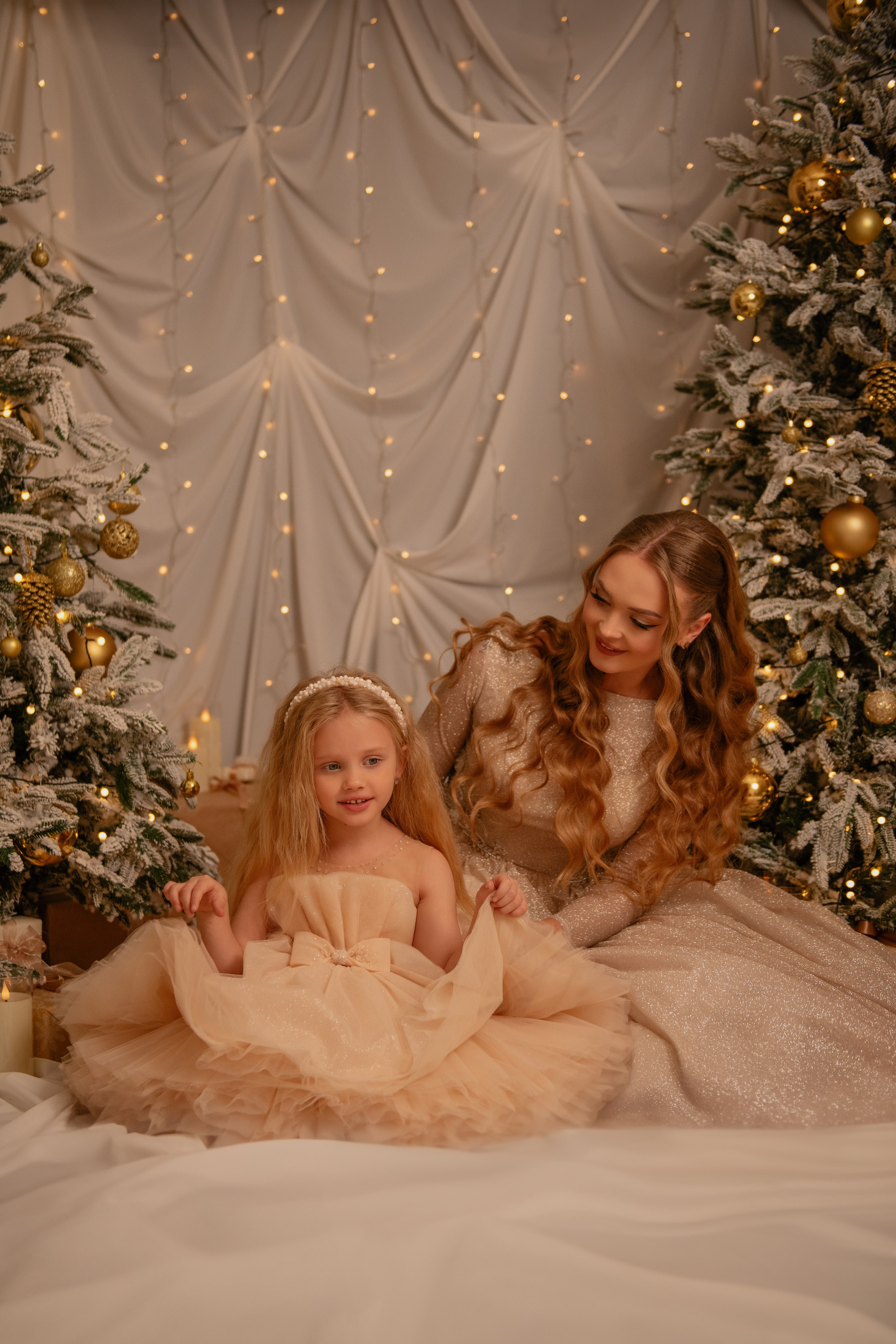 Maria & Tanya. Vánoční focení. Profesionální fotografka v Praze Anastasia Haritonova