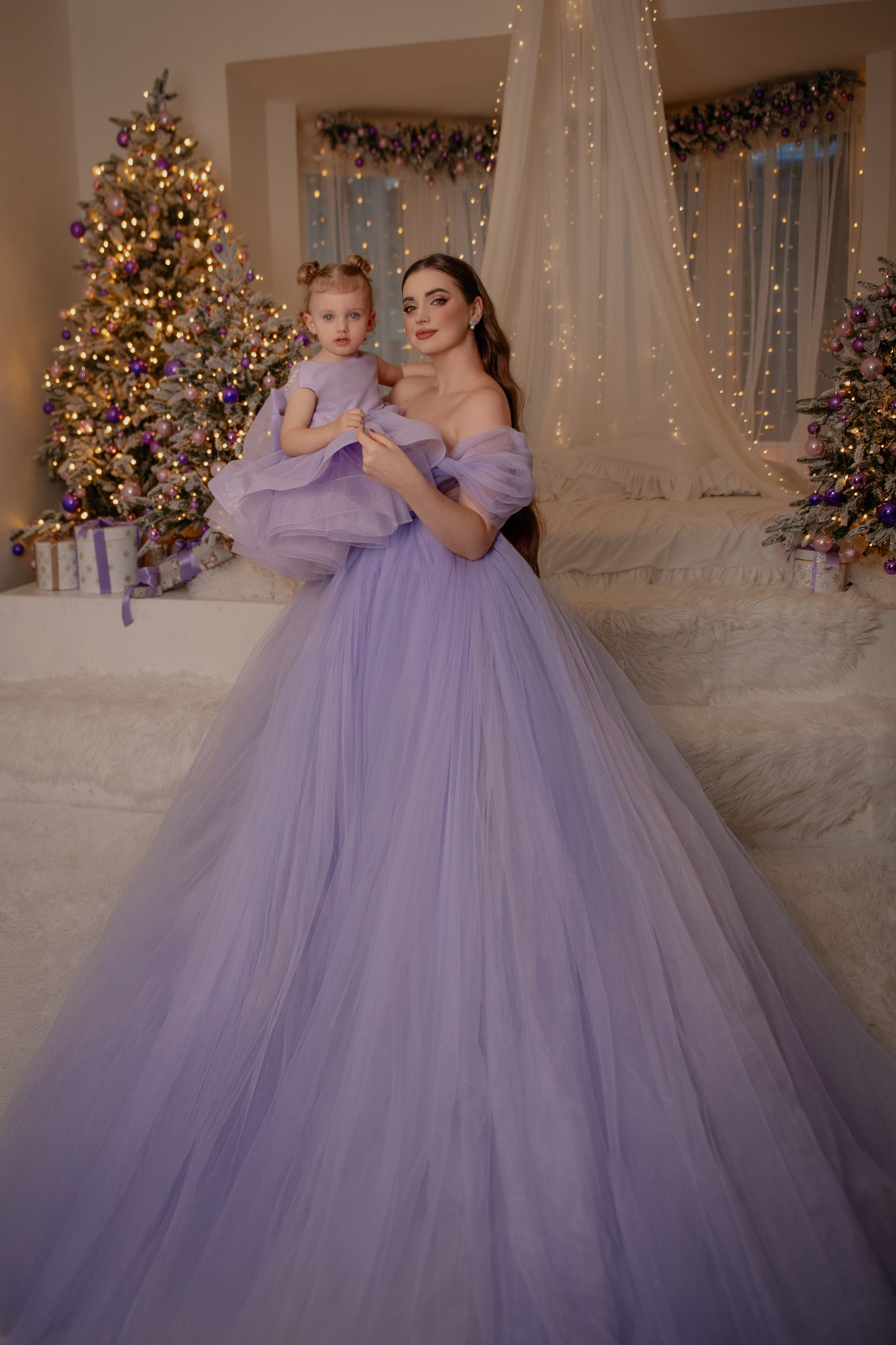 Sasha & Amira. Vánoční focení v Lumine Photostudio. Profesionální fotografka v Praze Anastasia Haritonova