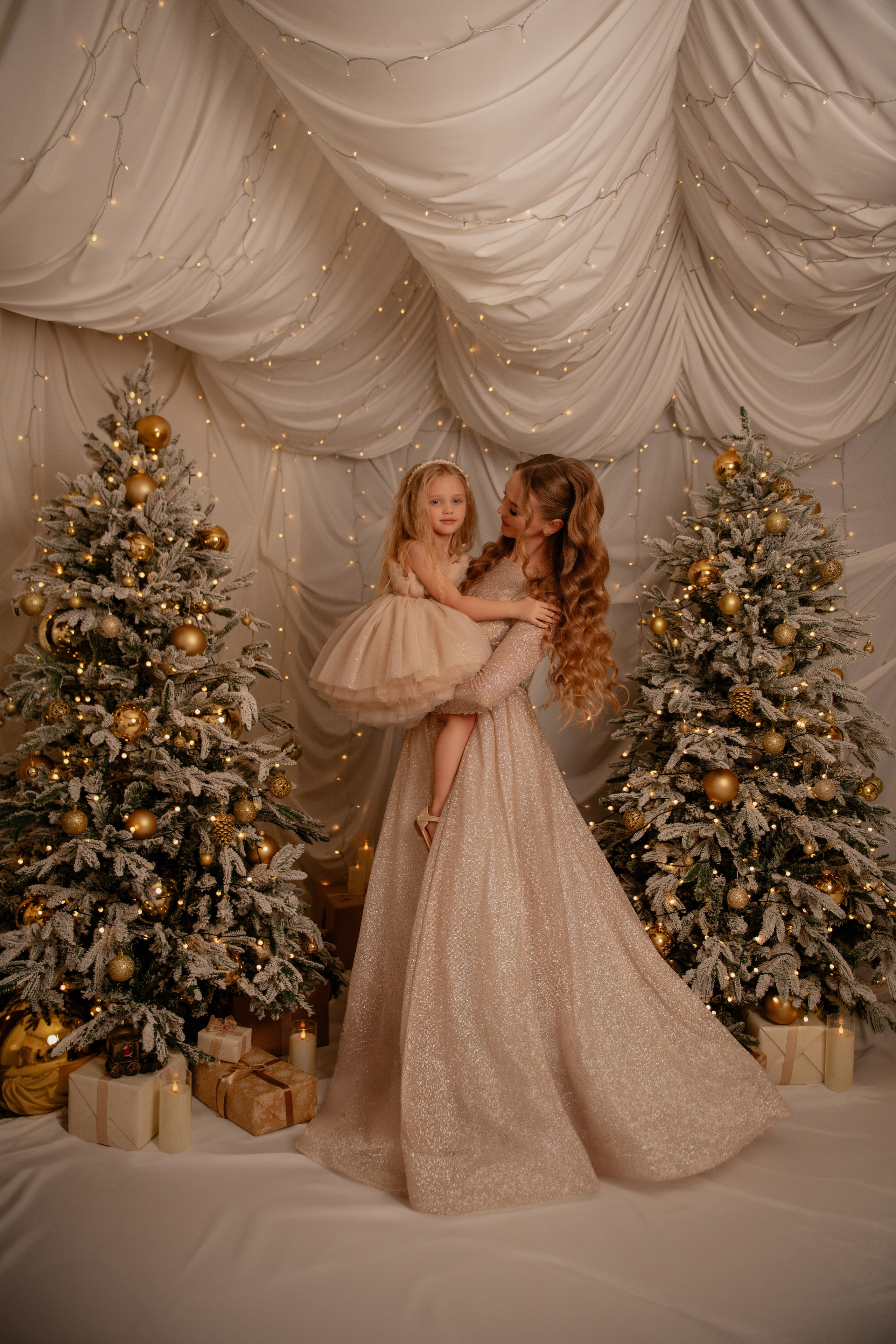 Maria & Tanya. Vánoční focení. Profesionální fotografka v Praze Anastasia Haritonova
