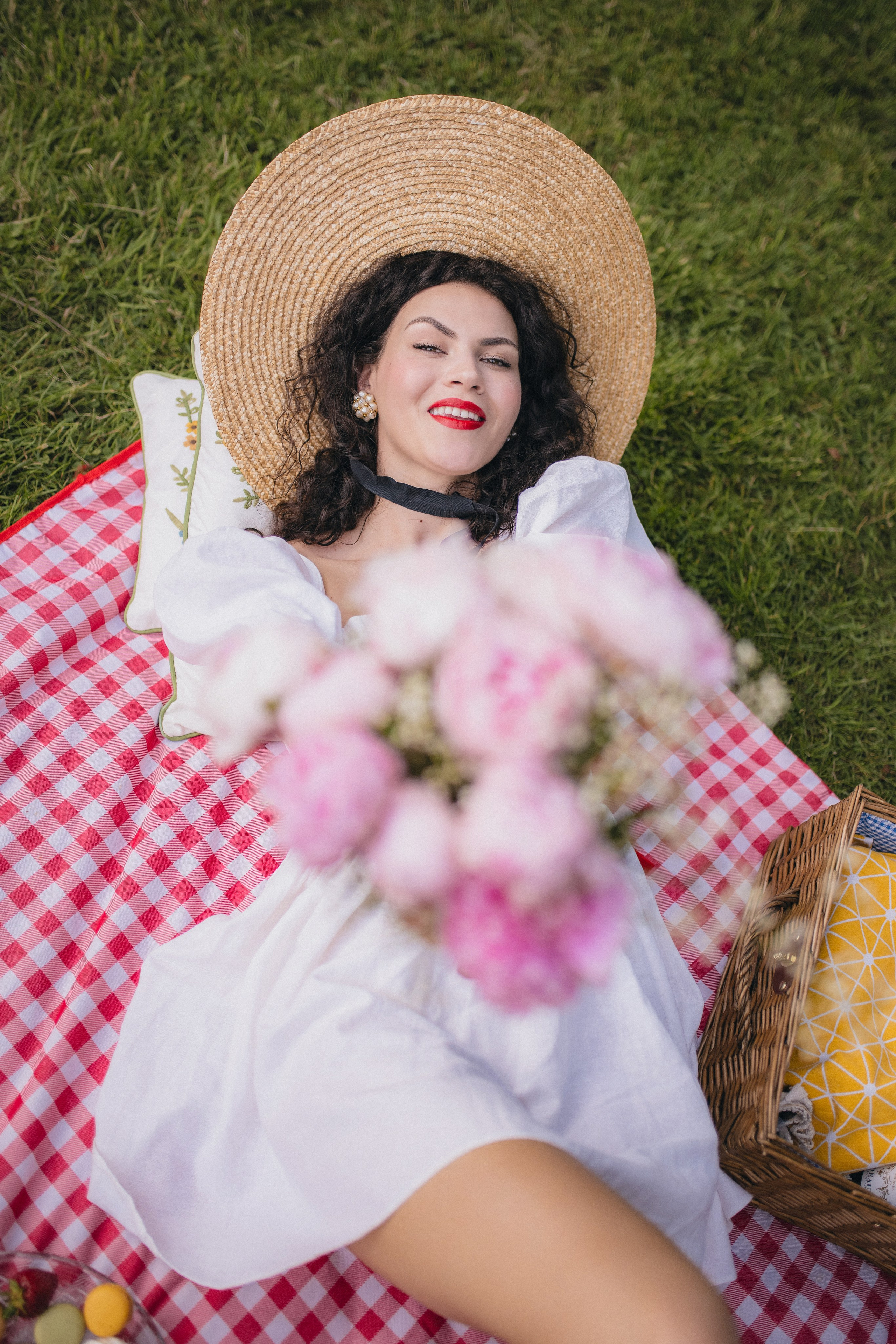 Kristina portrait & picnic session. Tania Gandrabur, photographer in West Midlands, England