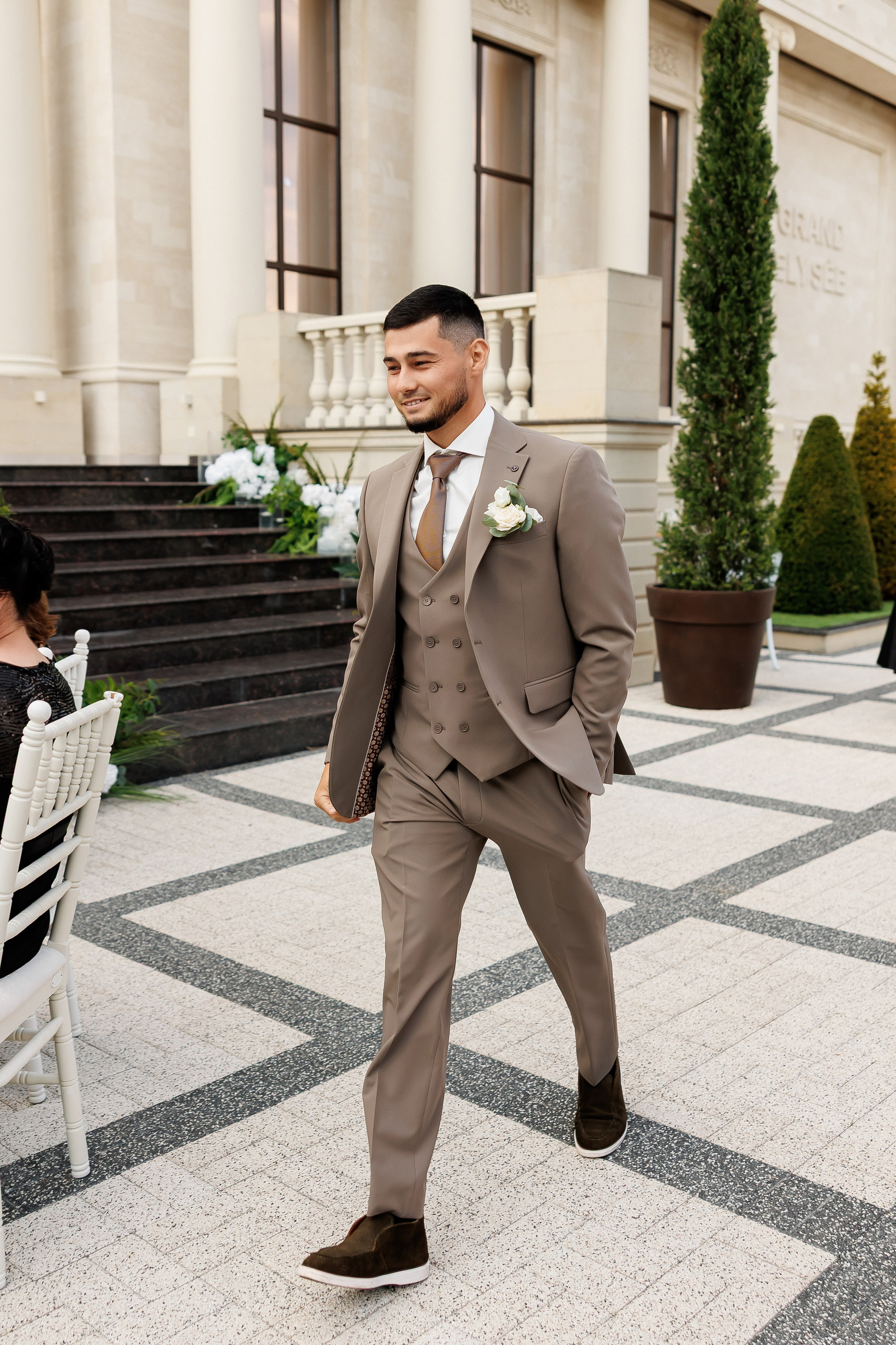 Eugen & Livia — Grand Elysee — Wedding Day. Servicii Foto și Video 067188353