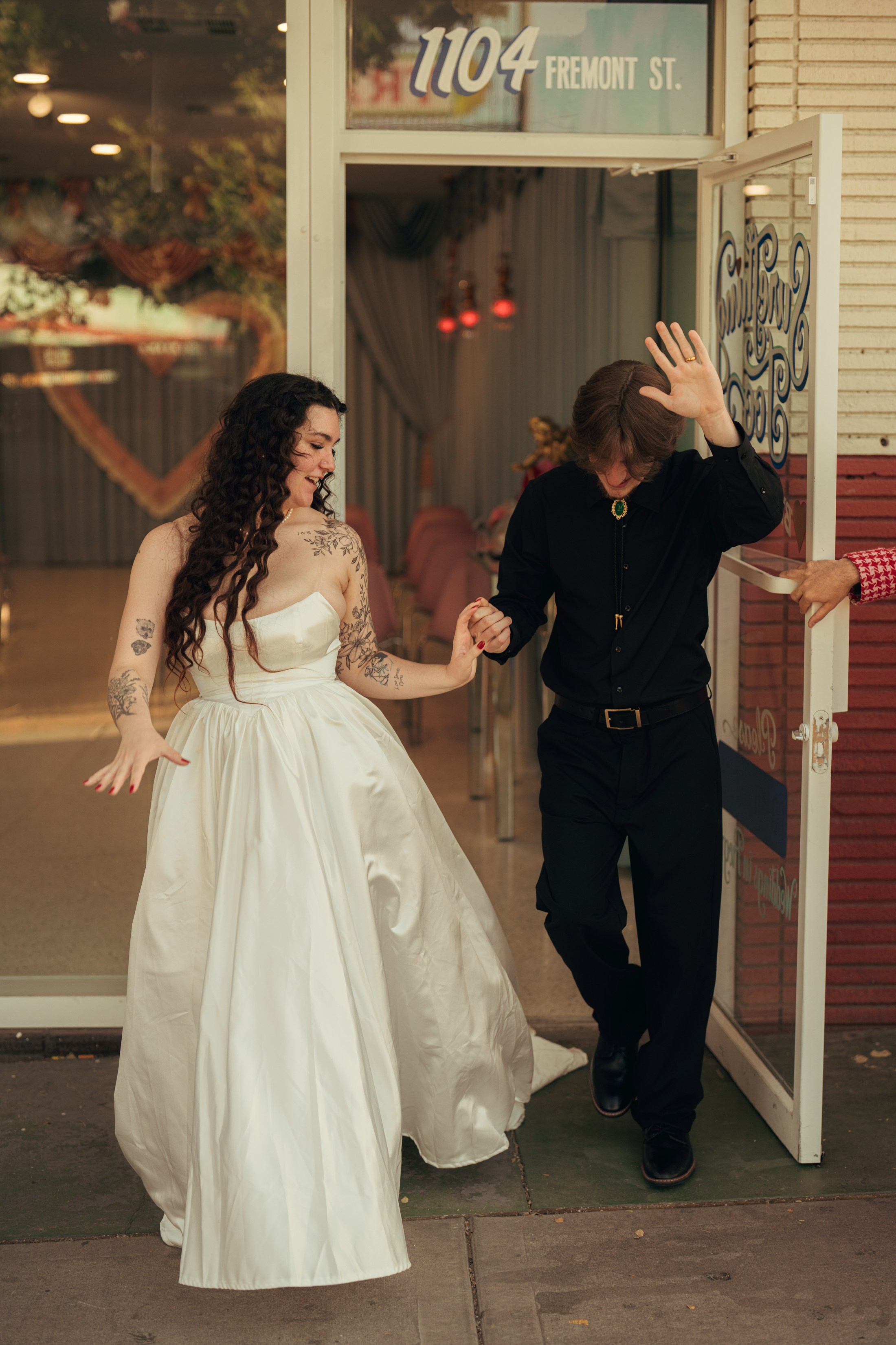 Wanda&Chance. Wedding & elopement photographer Viktoriya Kravtsov. Las Vegas