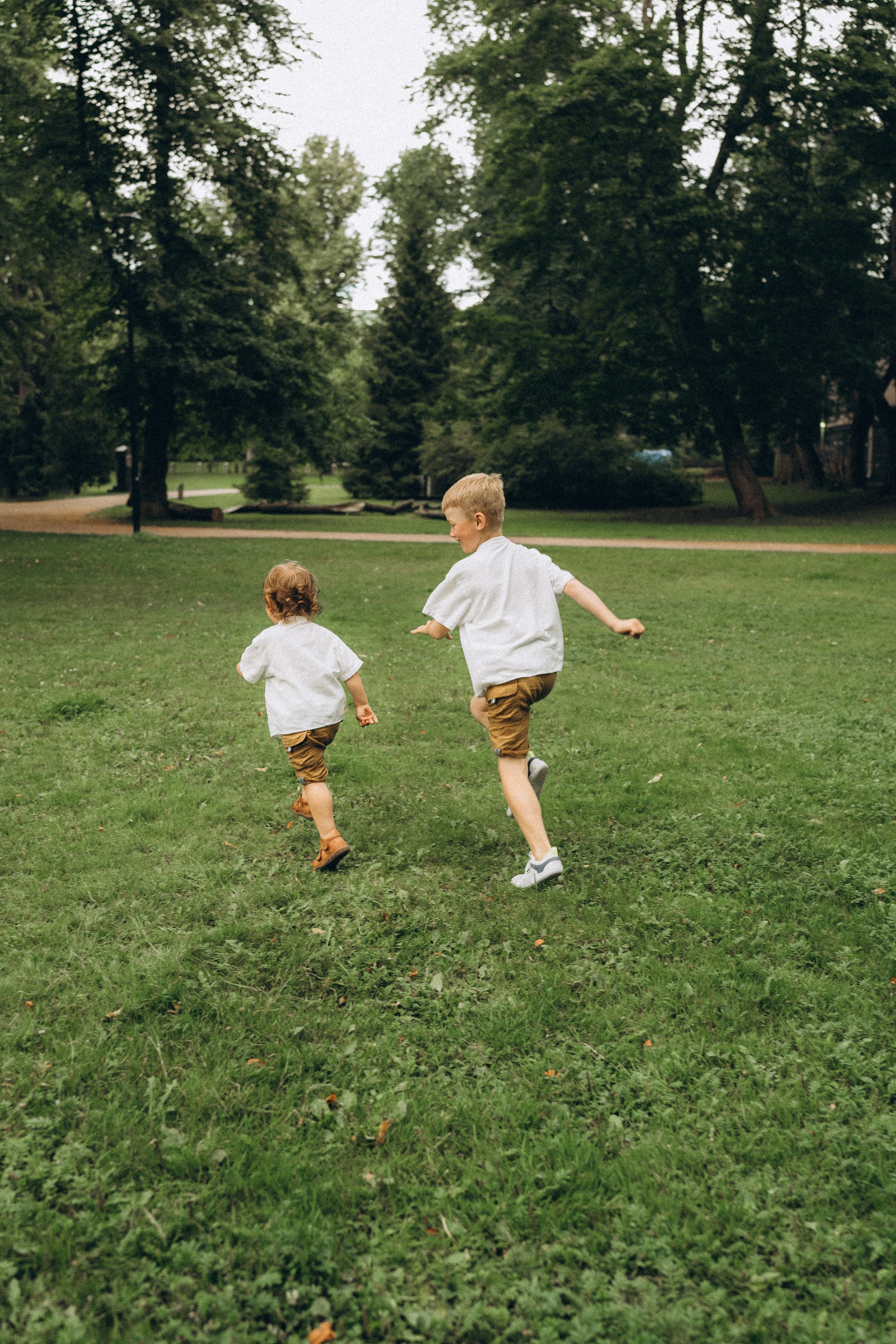 Kaivopuisto. Wedding and potrait photographer in Helsinki Vickan O
