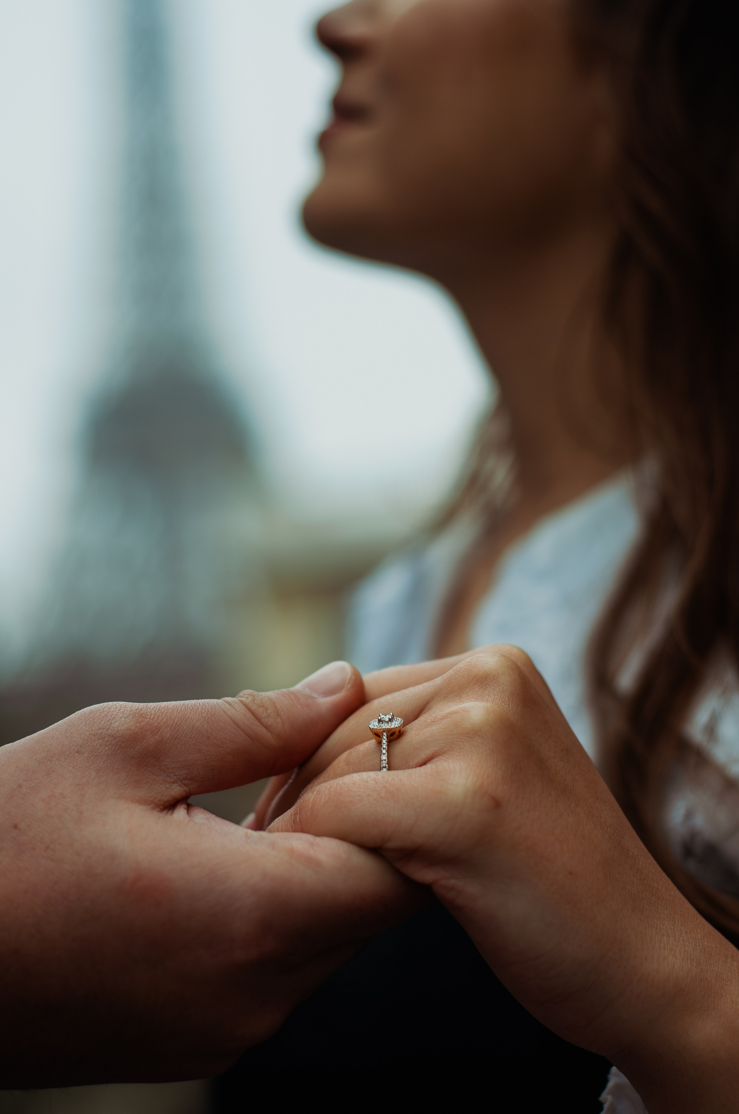 Помолвочная фотосессия у Эйфелевой башни. Фотограф в Париже Полина Осипова