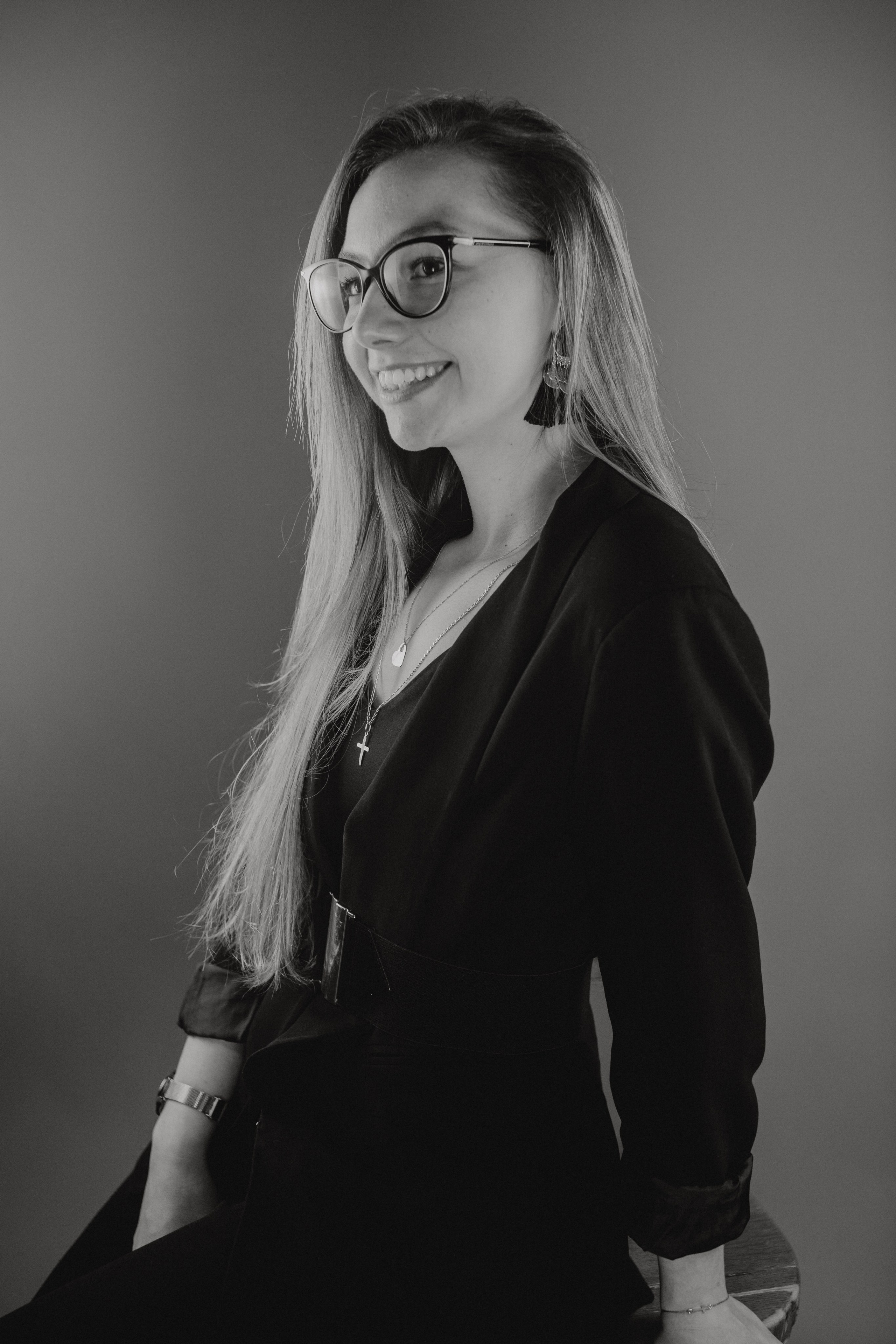 Honorine. Wedding & couple photographer from Romania Rut Vetan