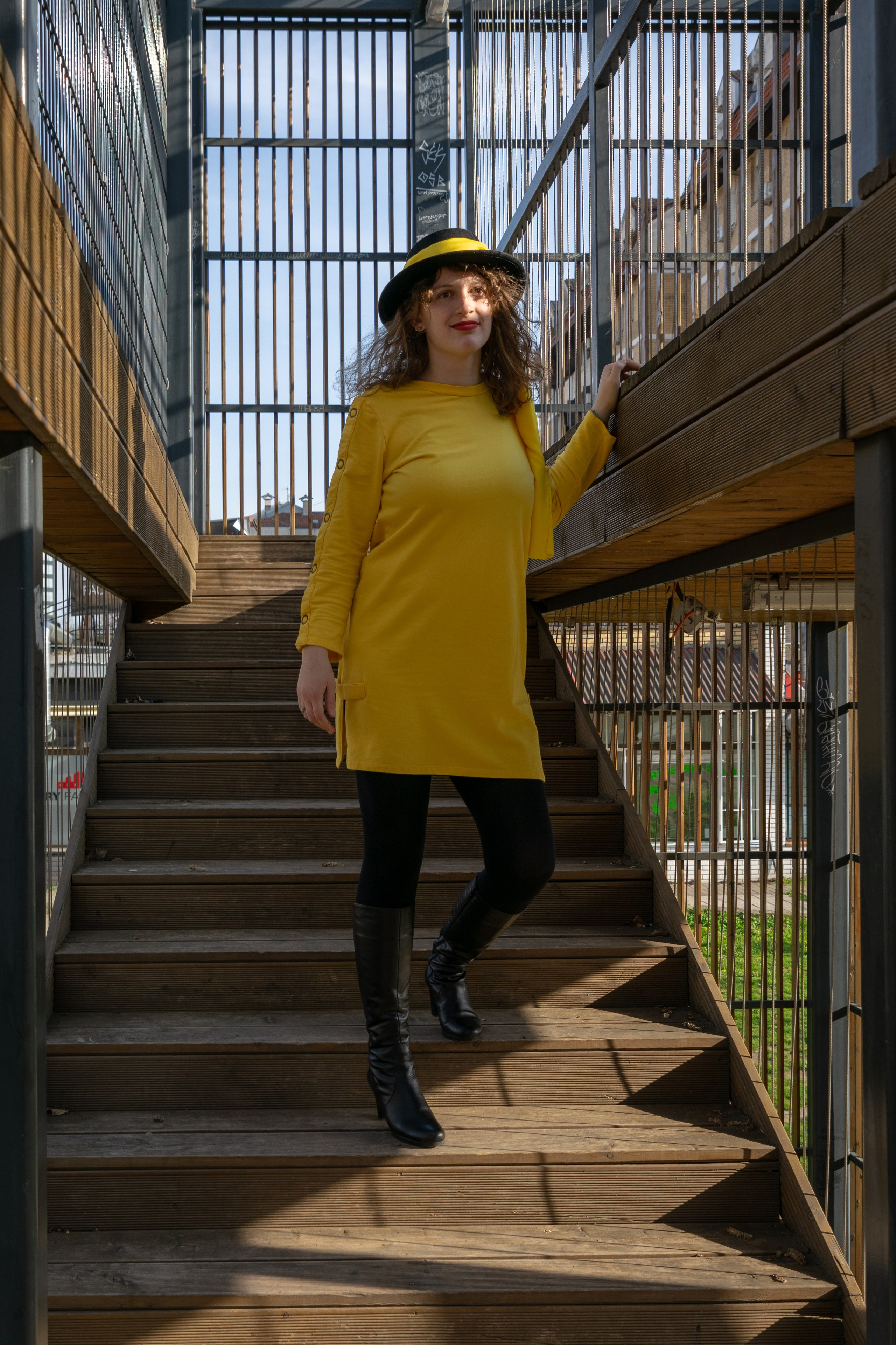 Yellow dress and stunning hat for beautiful lady at the photo shoot. Victoria Fedoseenko. Photographer from Serbia