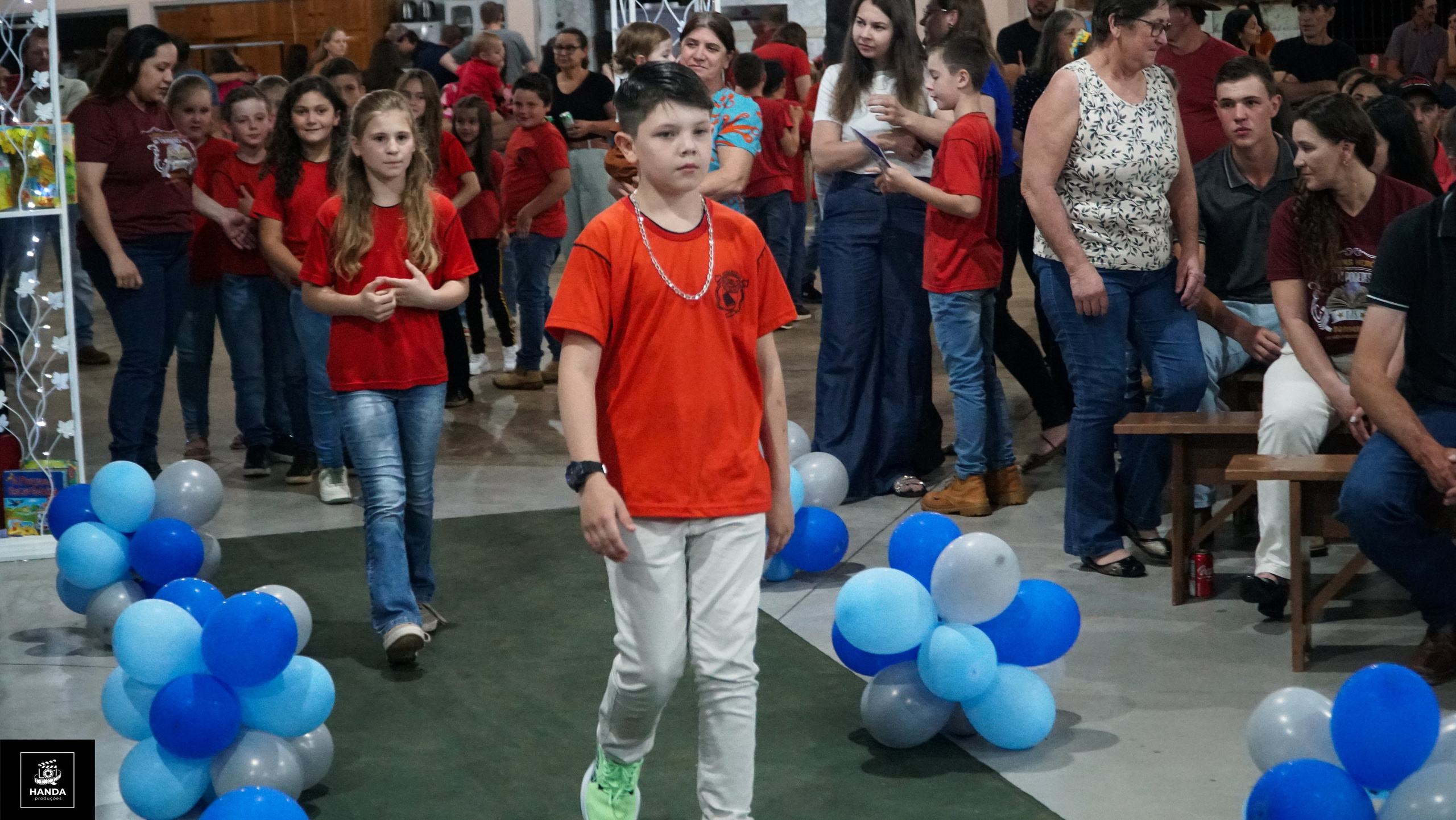 Noite autógrafos colégio Aurélio Buarque de Holanda. Handa Produções