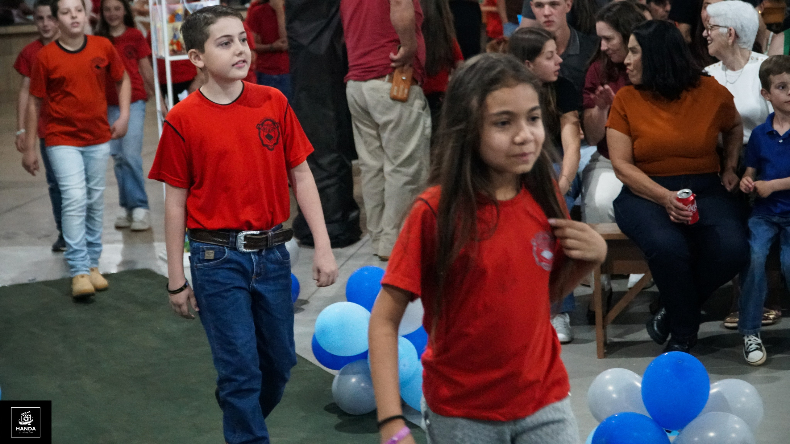 Noite autógrafos colégio Aurélio Buarque de Holanda. Handa Produções