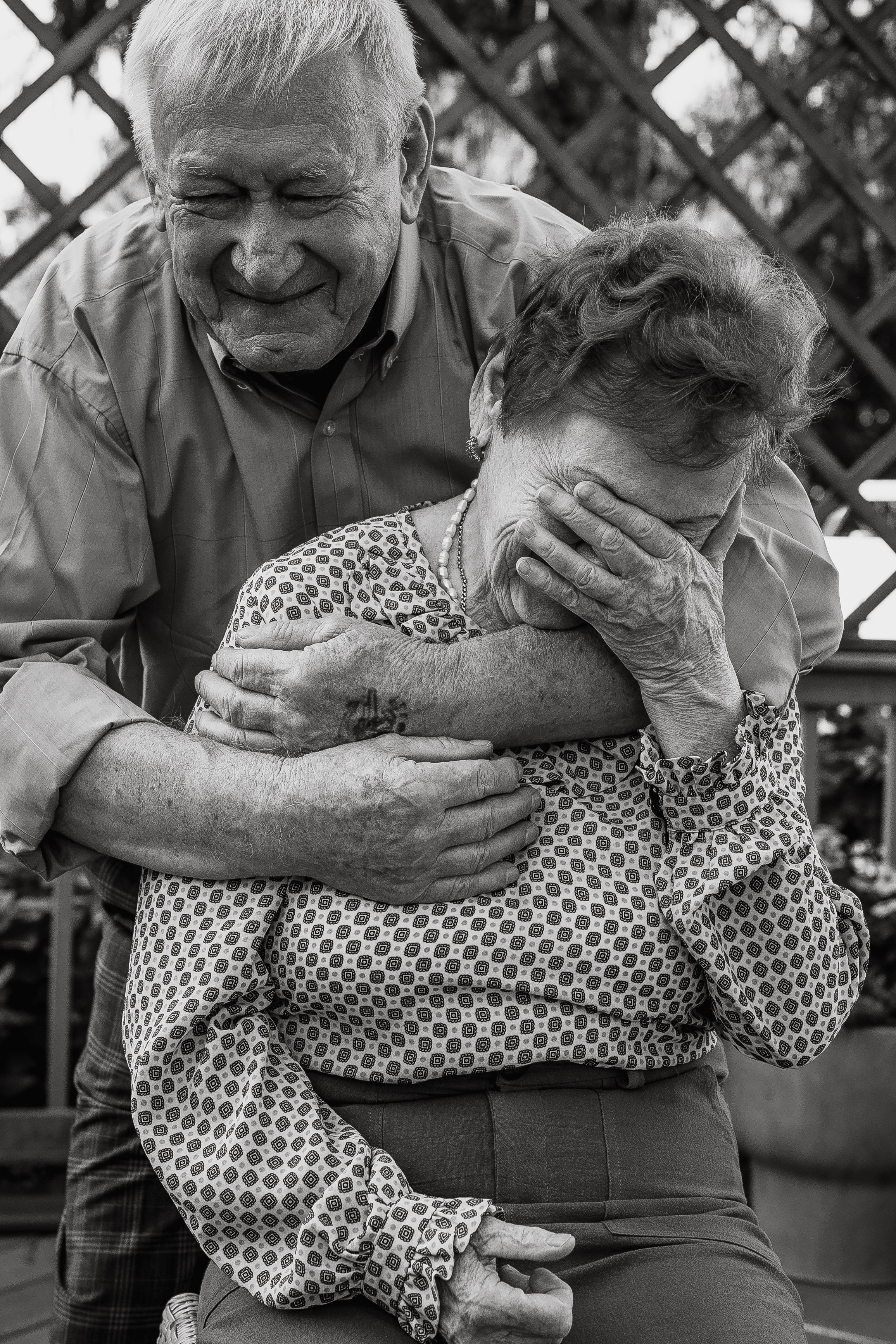 Big happy family. At home. Wedding and family photographer and videographer PA, NJ, NY, DE, MD