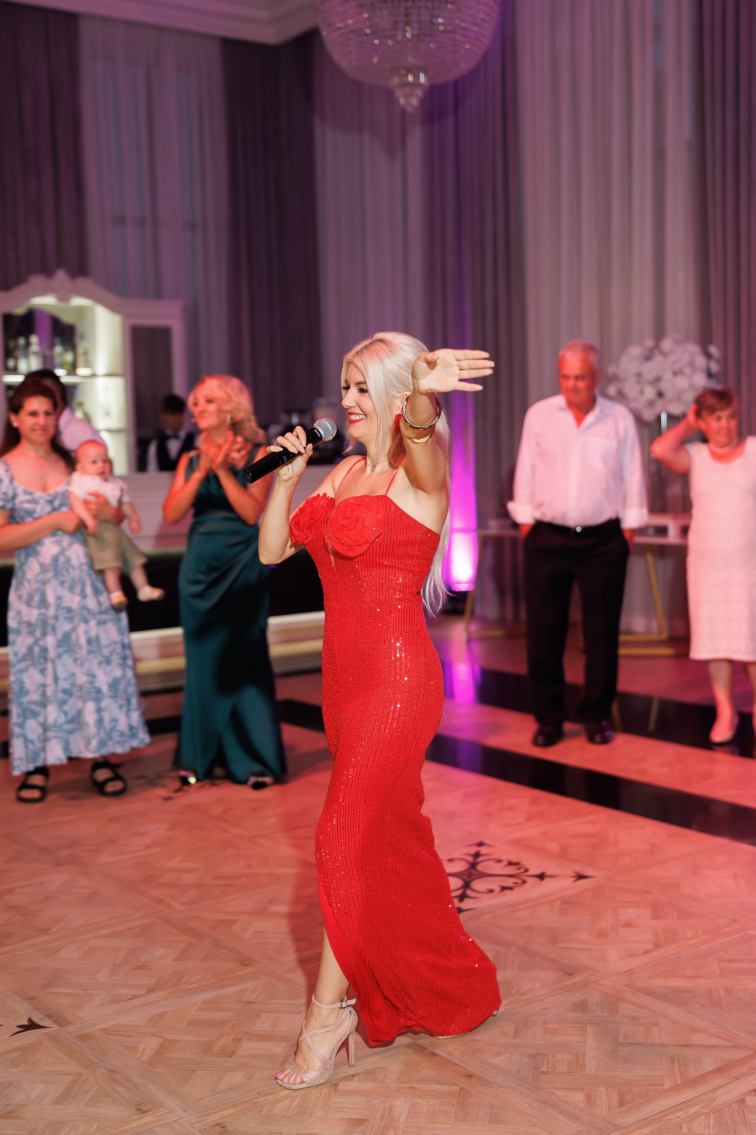 Eugen & Livia — Grand Elysee — Wedding Day. Servicii Foto și Video 067188353