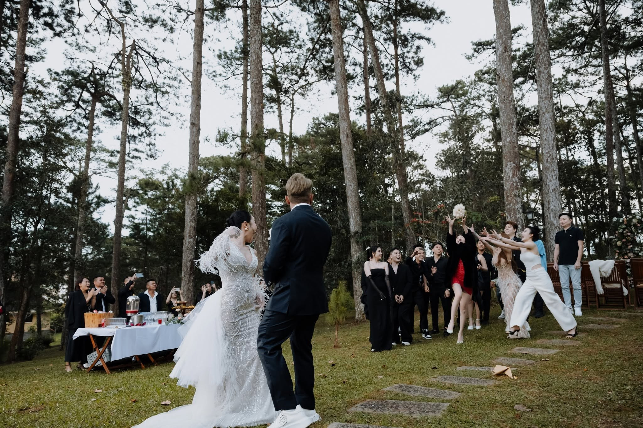 𝐃𝐄𝐍𝐍𝐈𝐒 ⓐⓝⓓ 𝐓𝐈𝐍𝐘/Destination Wedding. Nhiếp ảnh gia đám cưới hàng đầu tại Thành Phố Hồ Chí Minh