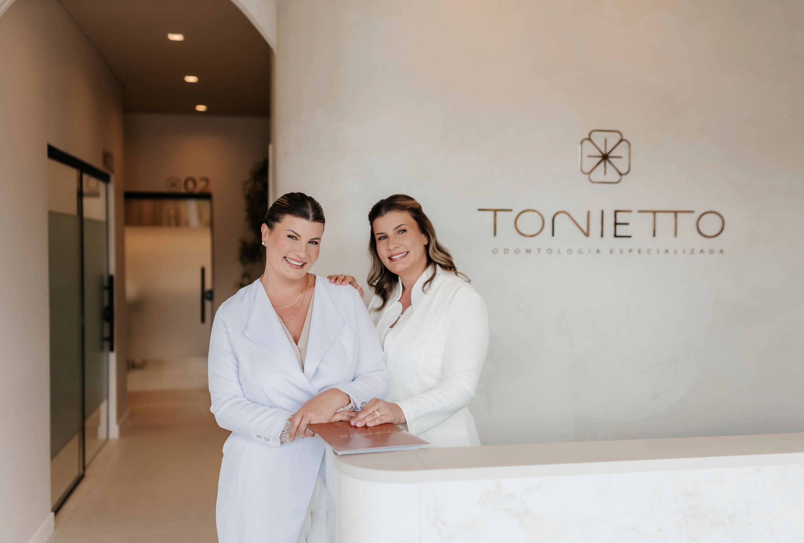 Dra. Adele & Dra. Aline | Dentistas. Coraafotografia.com