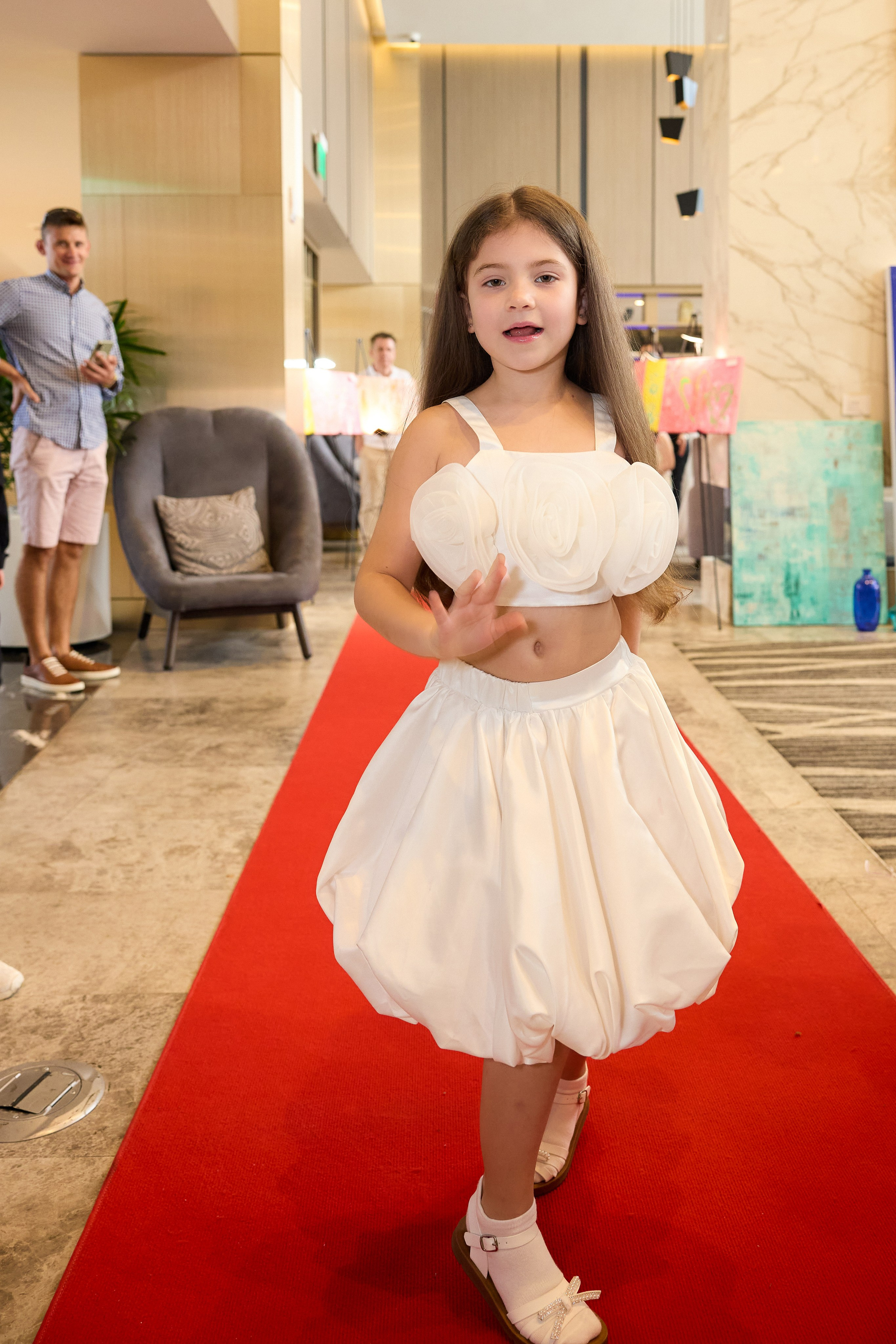 Авторская благотворительная художественная выставка Дианы Бортник. Фотограф Юлия Маковеева