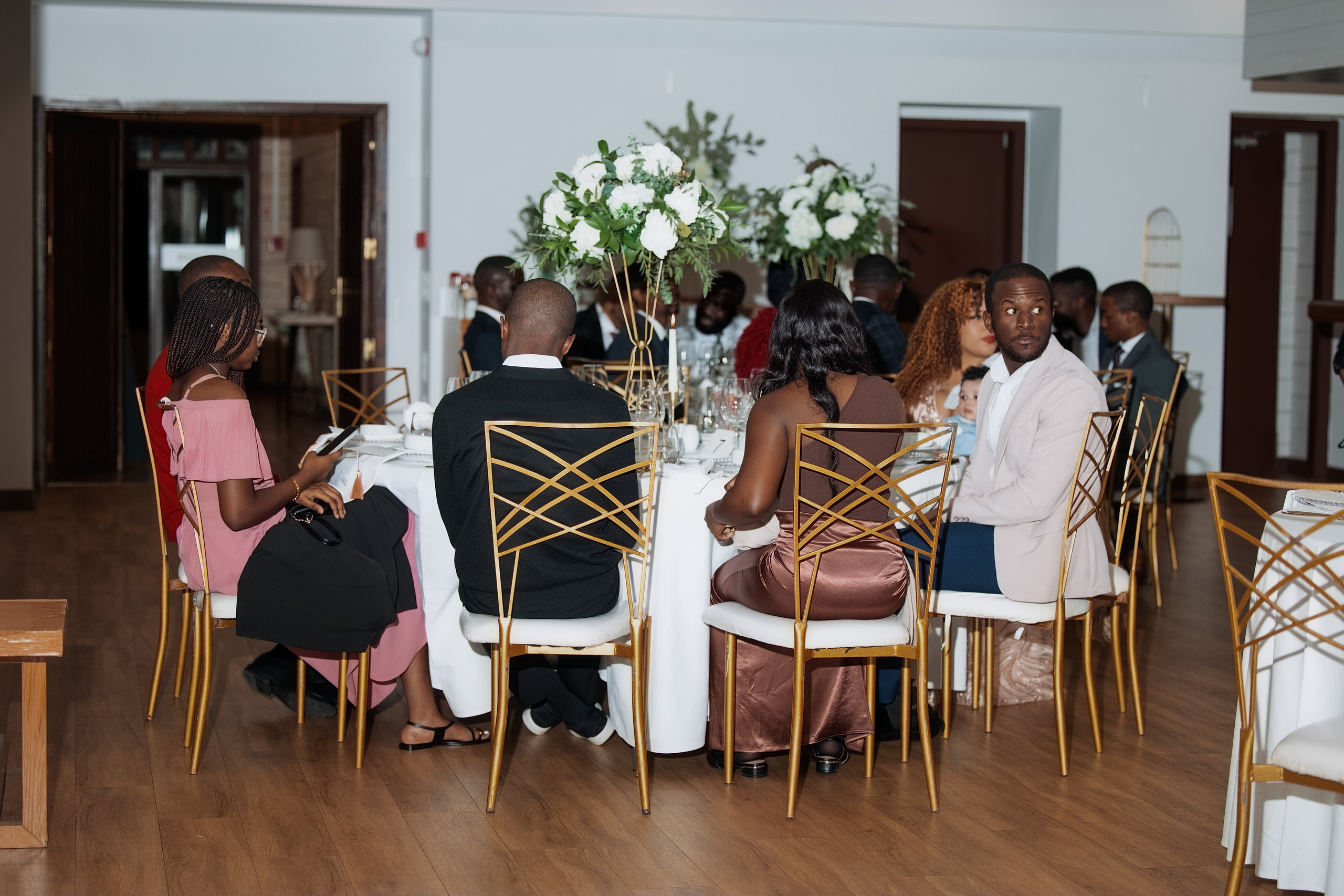 Nawik e Ethson. Fazemos o seu casamento ser lembrado por gerações