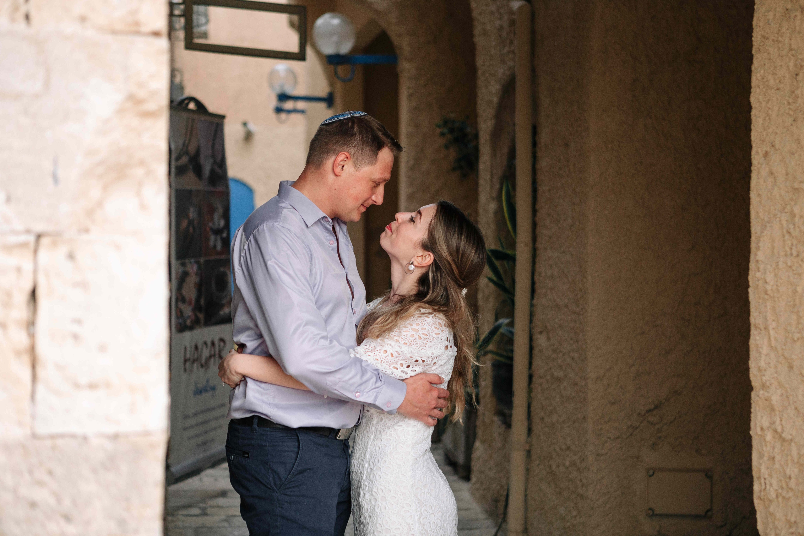 LOVERS IN JAFFO. PHOTOGRAPHER IN ISRAEL