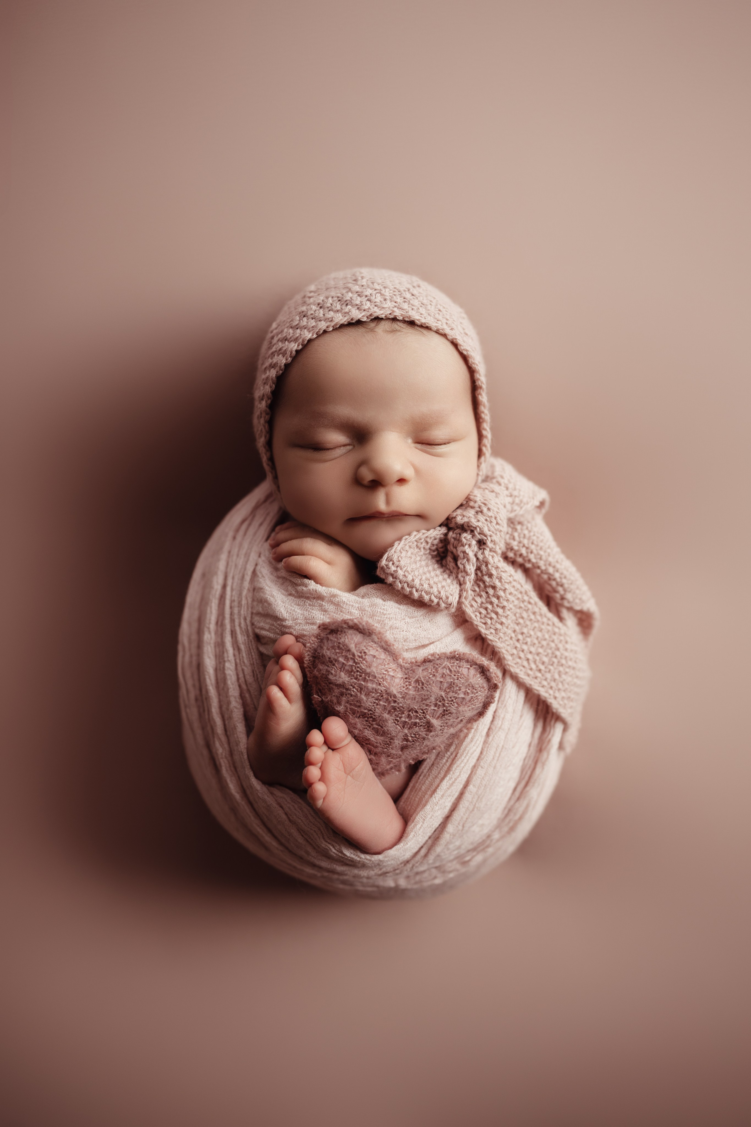 Newborn Classic. Newborn, kids, family photographer based near Zurich, Switzerland