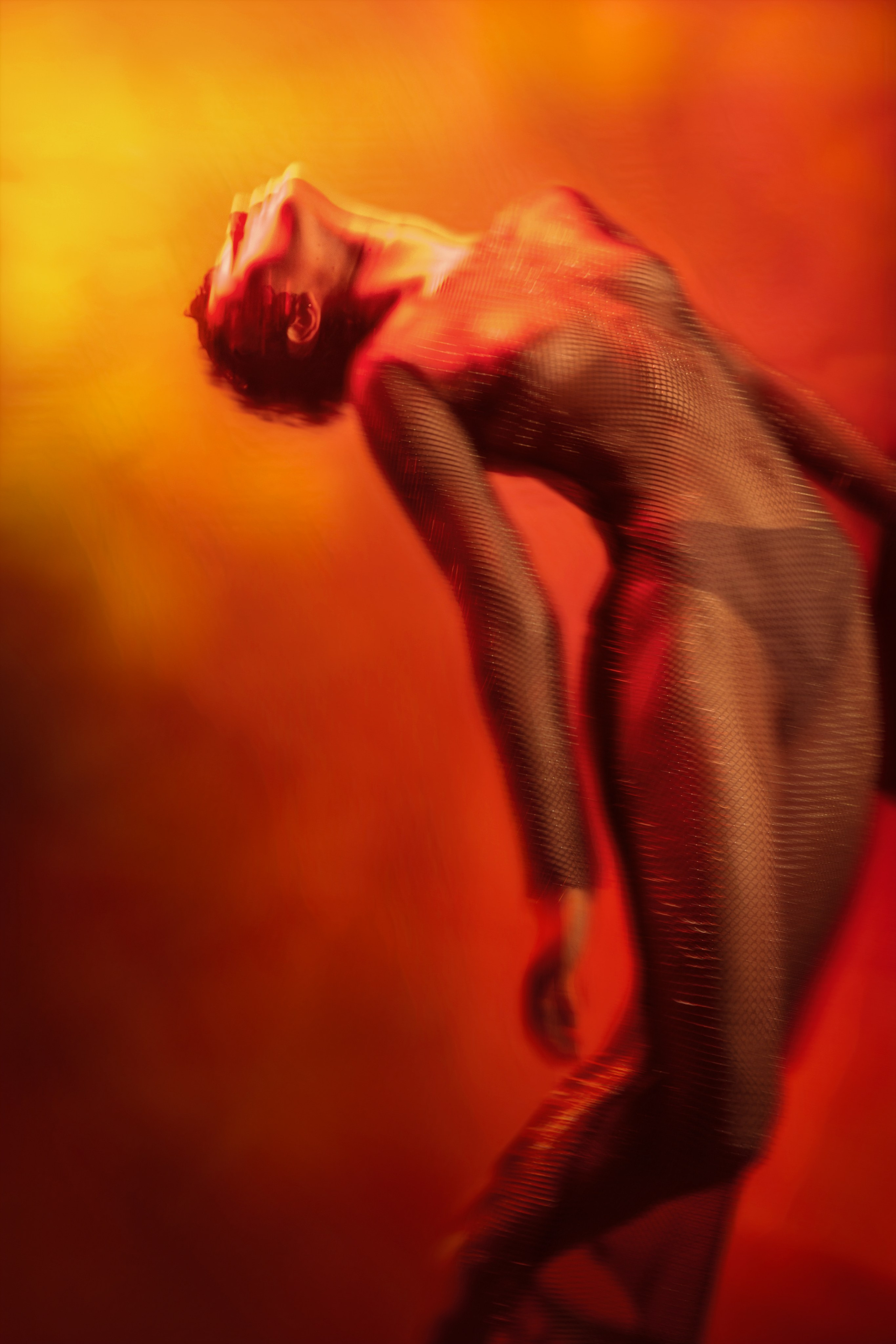 Creatives Fotoshooting einer Tänzerin in Salzburg, feuer und Passion