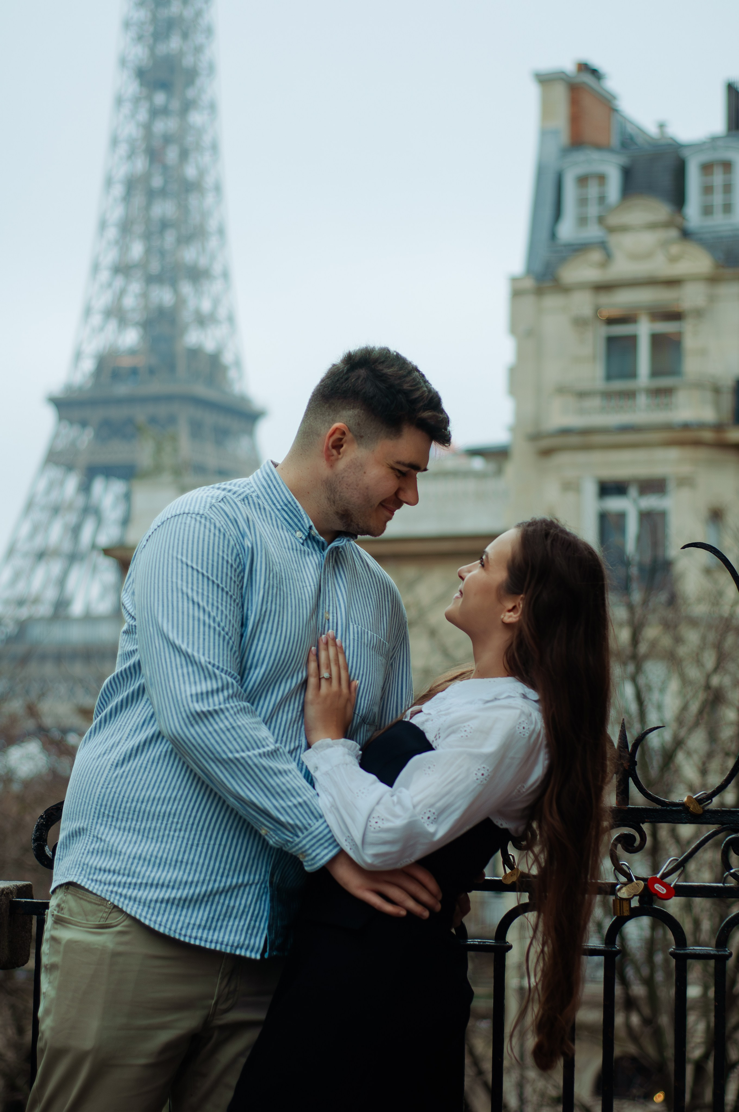 Помолвочная фотосессия у Эйфелевой башни. Фотограф в Париже Полина Осипова