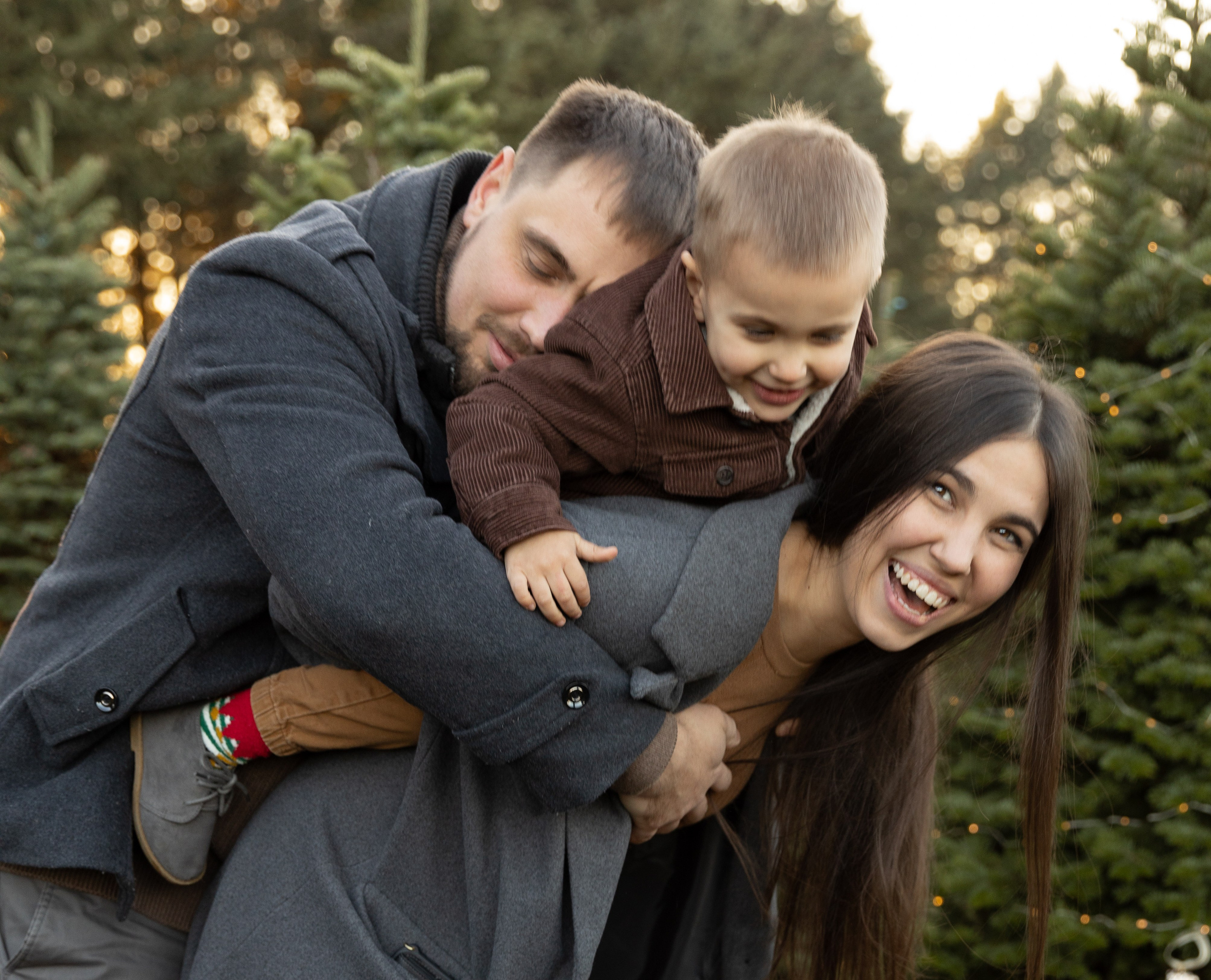 Christmas tree farm. Family and Wedding photographer