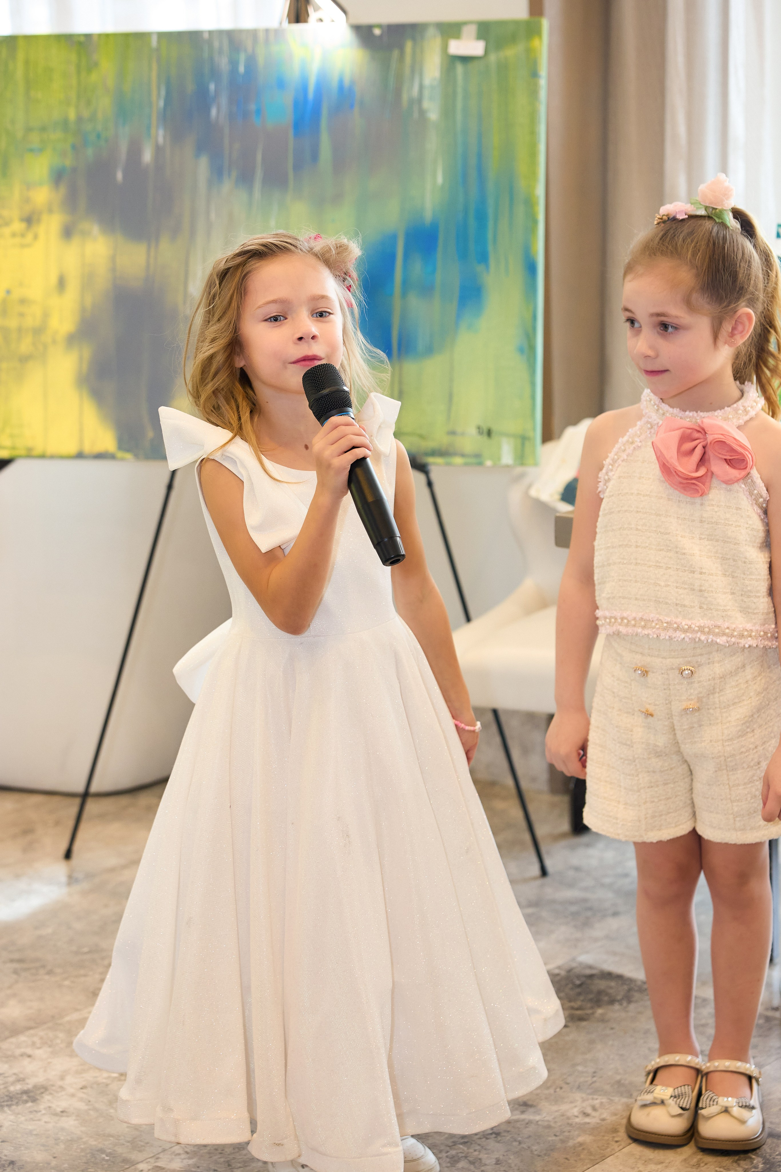 Авторская благотворительная художественная выставка Дианы Бортник. Фотограф Юлия Маковеева