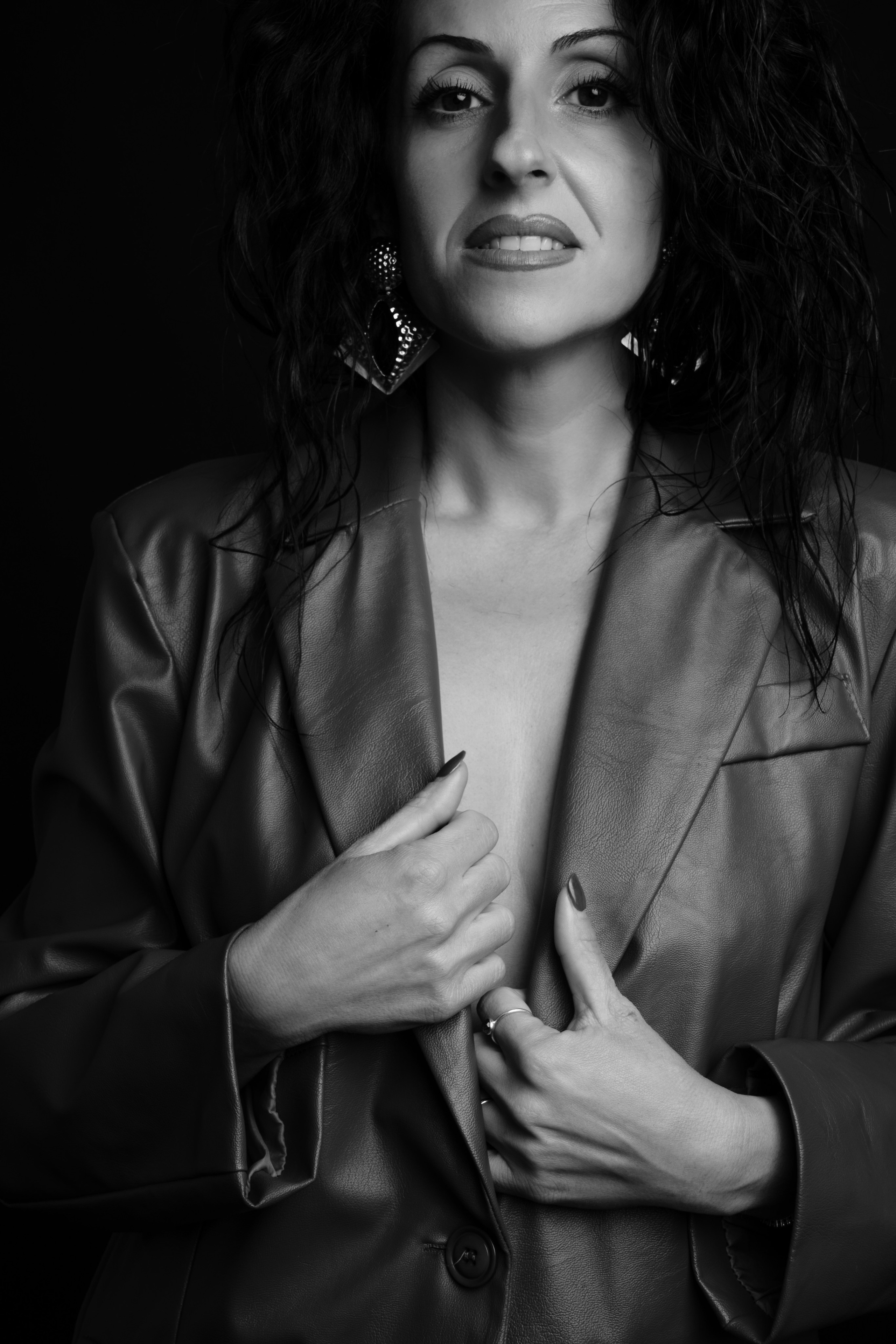 Ritratti Artistici | Esplorazione di Espressioni e Identità. Fotografa maternity, family e business a Pomezia e Roma – Simona Henkel